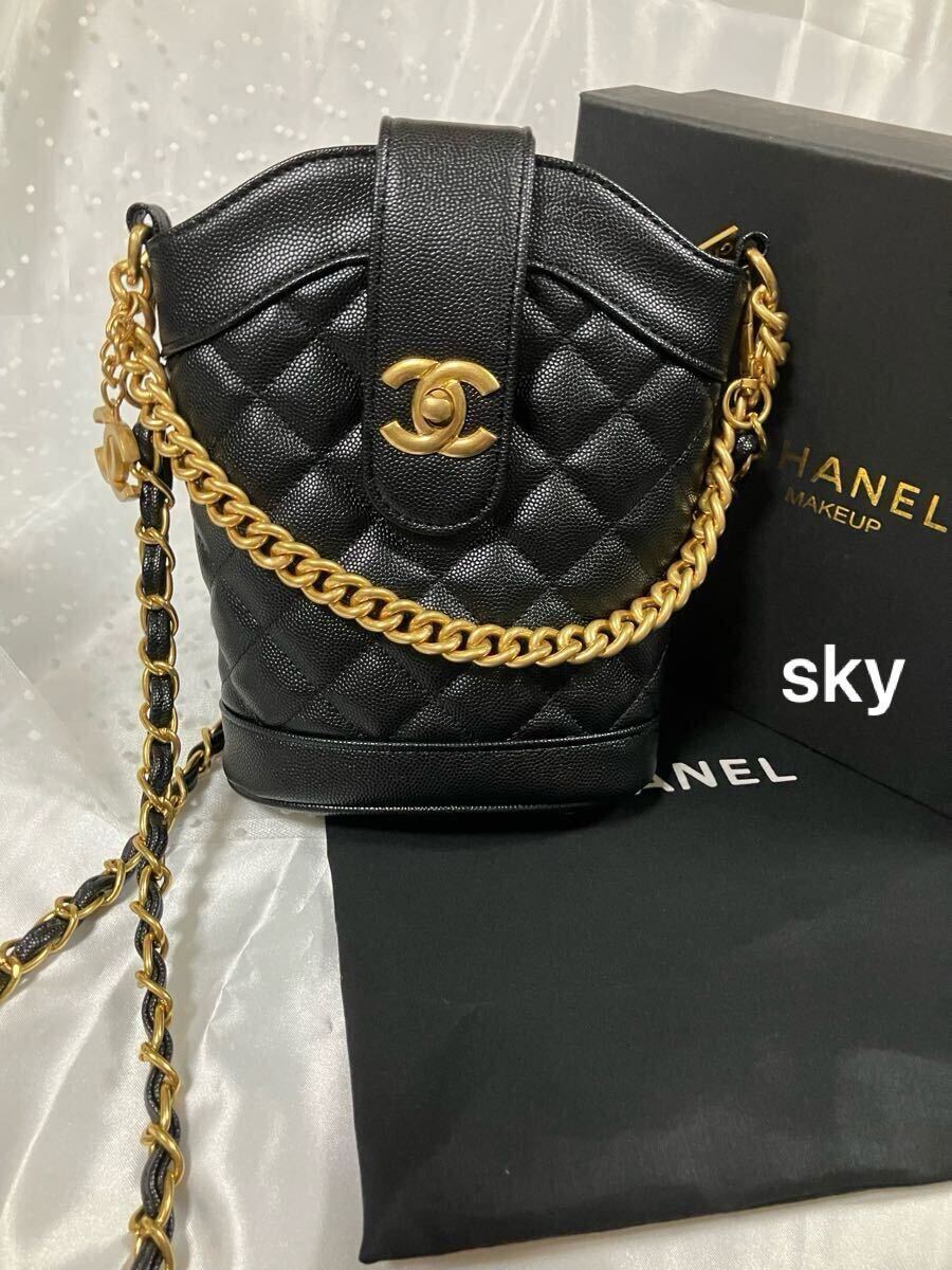 CHANEL シャネル ノベルティ ショルダーバッグ 黒 斜め掛け チャーム