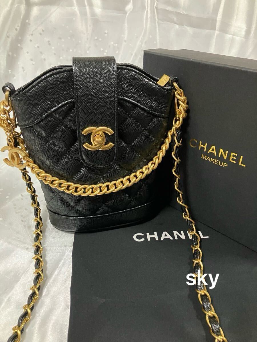 CHANEL シャネル ノベルティ ショルダーバッグ 黒 斜め掛け チャーム