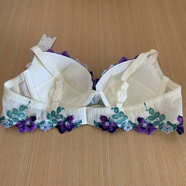 未使用 ワコール Salute サルート ブラジャー 花柄刺繍 パープル系