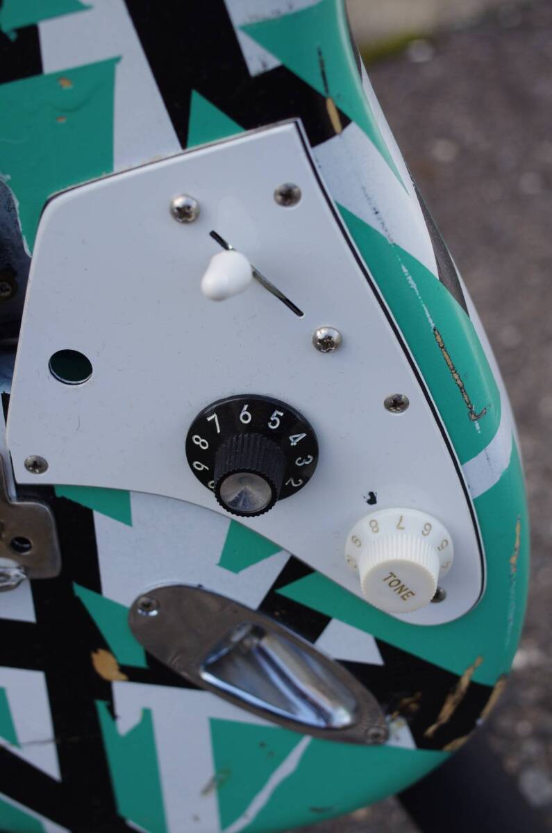 Yahoo!オークション - エレキギター オリジナル EVH風 ストラトキャス