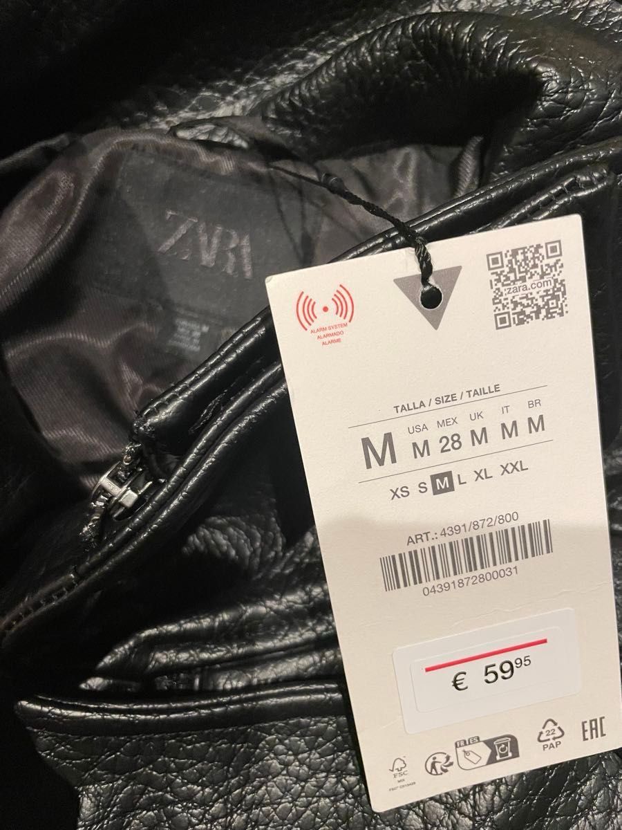 タグ付き新品 ZARAのフェイクレザージャケット Mサイズ ブラック色