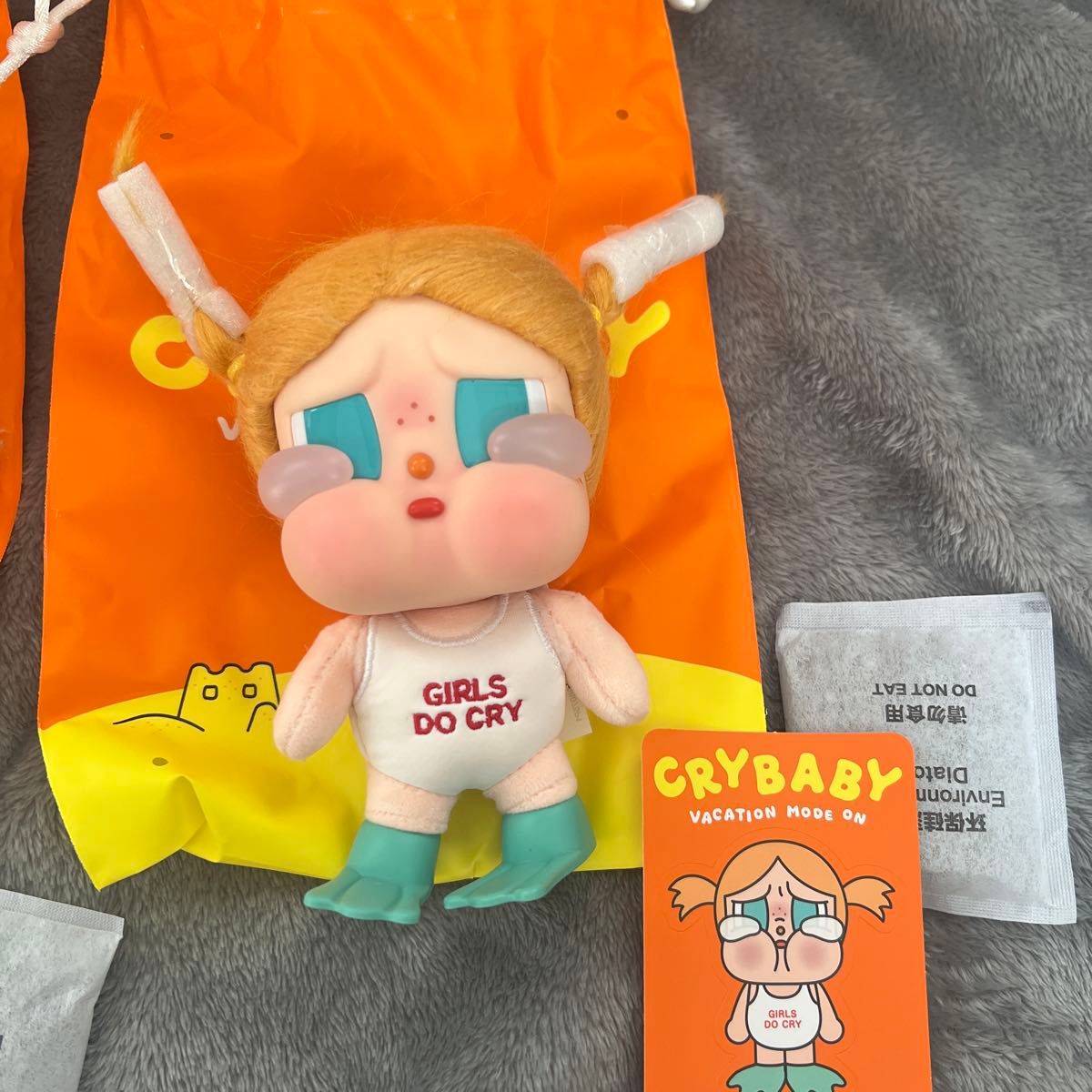 POP MART CRYBABY Vacation Mode On ぬいぐるみペンダント 2種セット