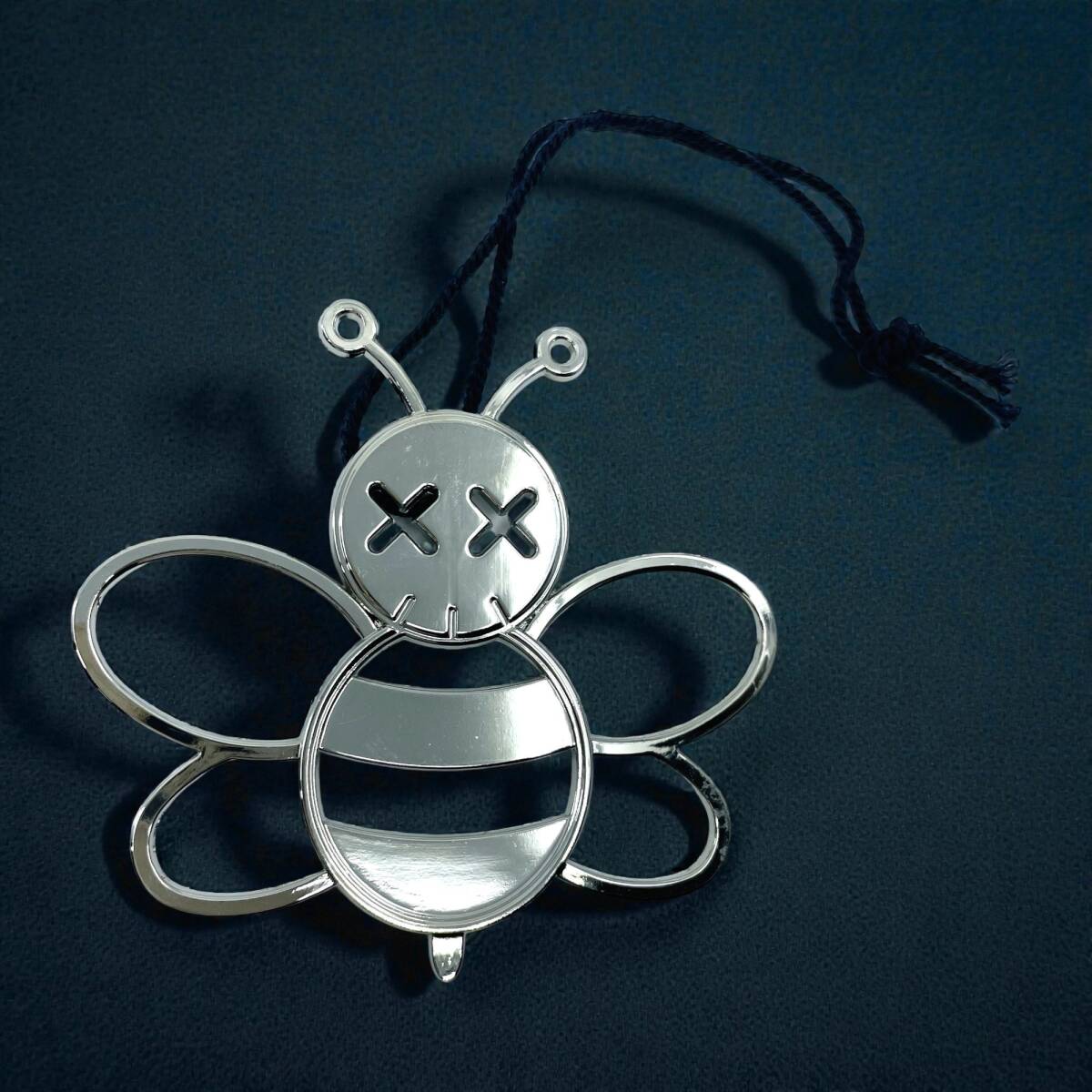DIOR ディオール Kaws カウズ Bee 蜂 チャーム 大ぶり シルバー