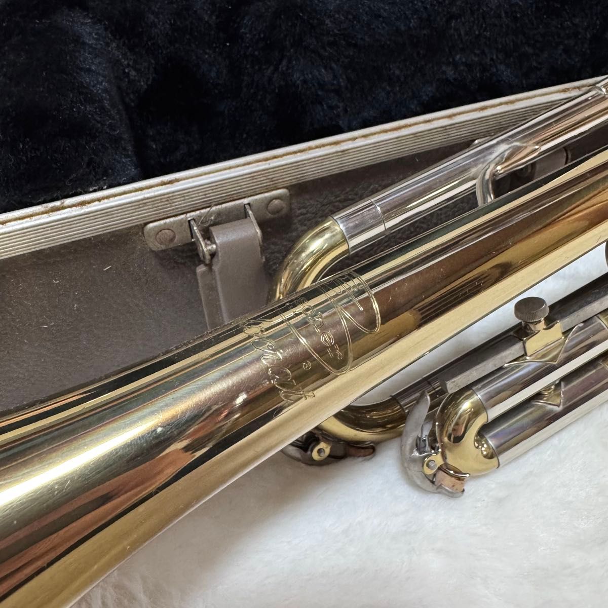 Buescher 930 トランペット 本体 ケース付き B5070 ゴールド｜Yahoo