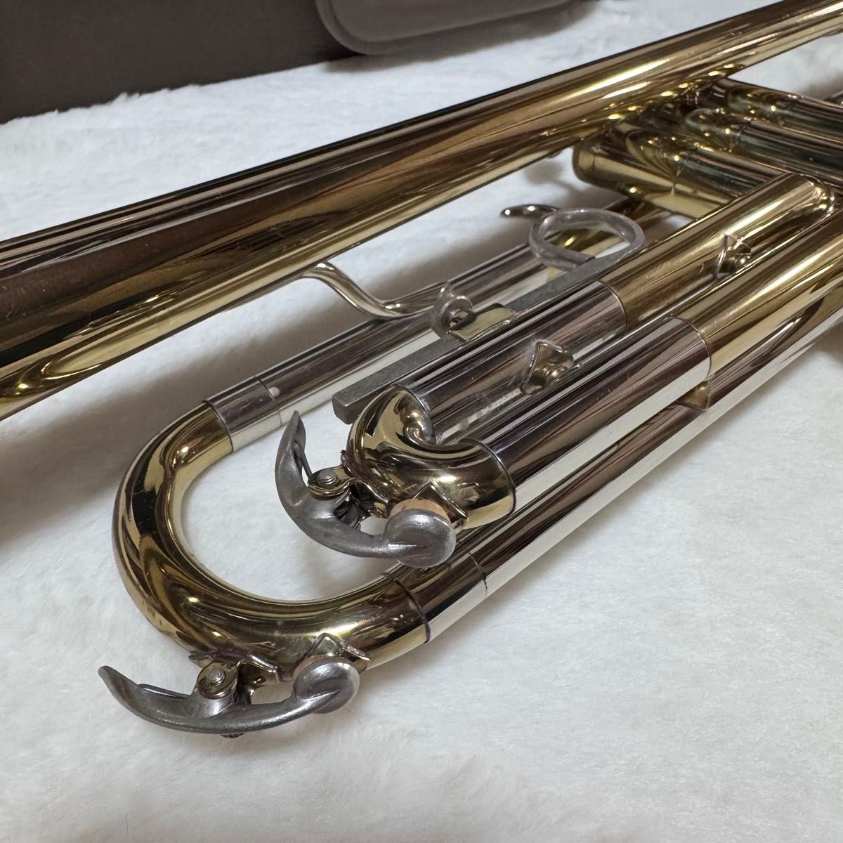 Buescher 930 トランペット 本体 ケース付き B5070 ゴールド｜Yahoo