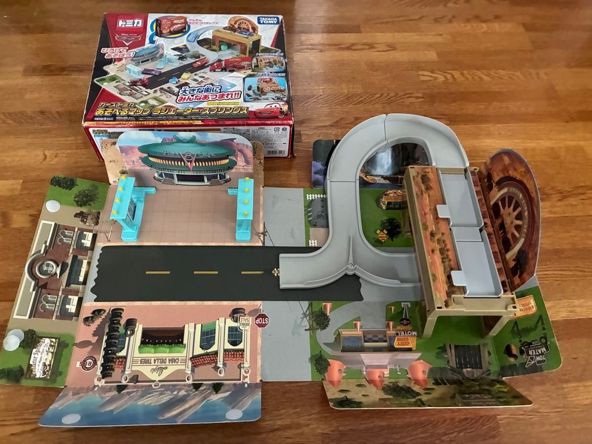 カーズトミカ あそべるマップ ラジエータースプリングス｜Yahoo!フリマ