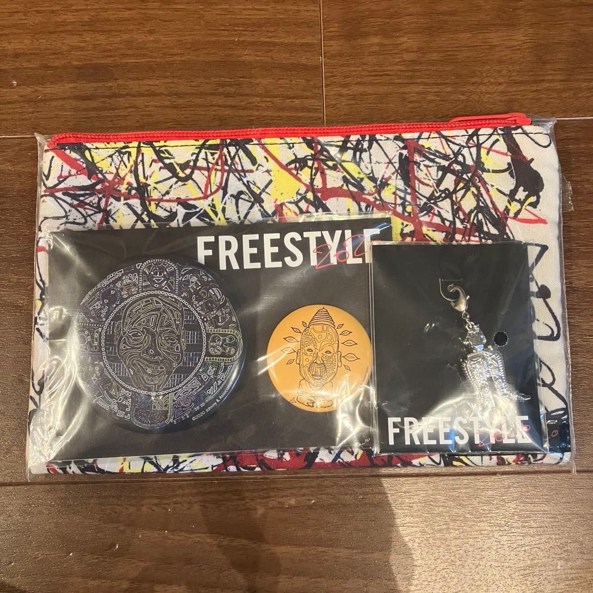 嵐の大野智さんの作品展「FREESTYLE 2020」の公式グッズセットと腕時計