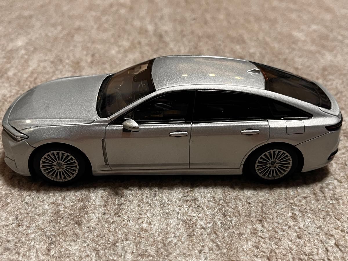 即日発送】非売品 トヨタ 新型 クラウン セダン シルバー 1/30 大型