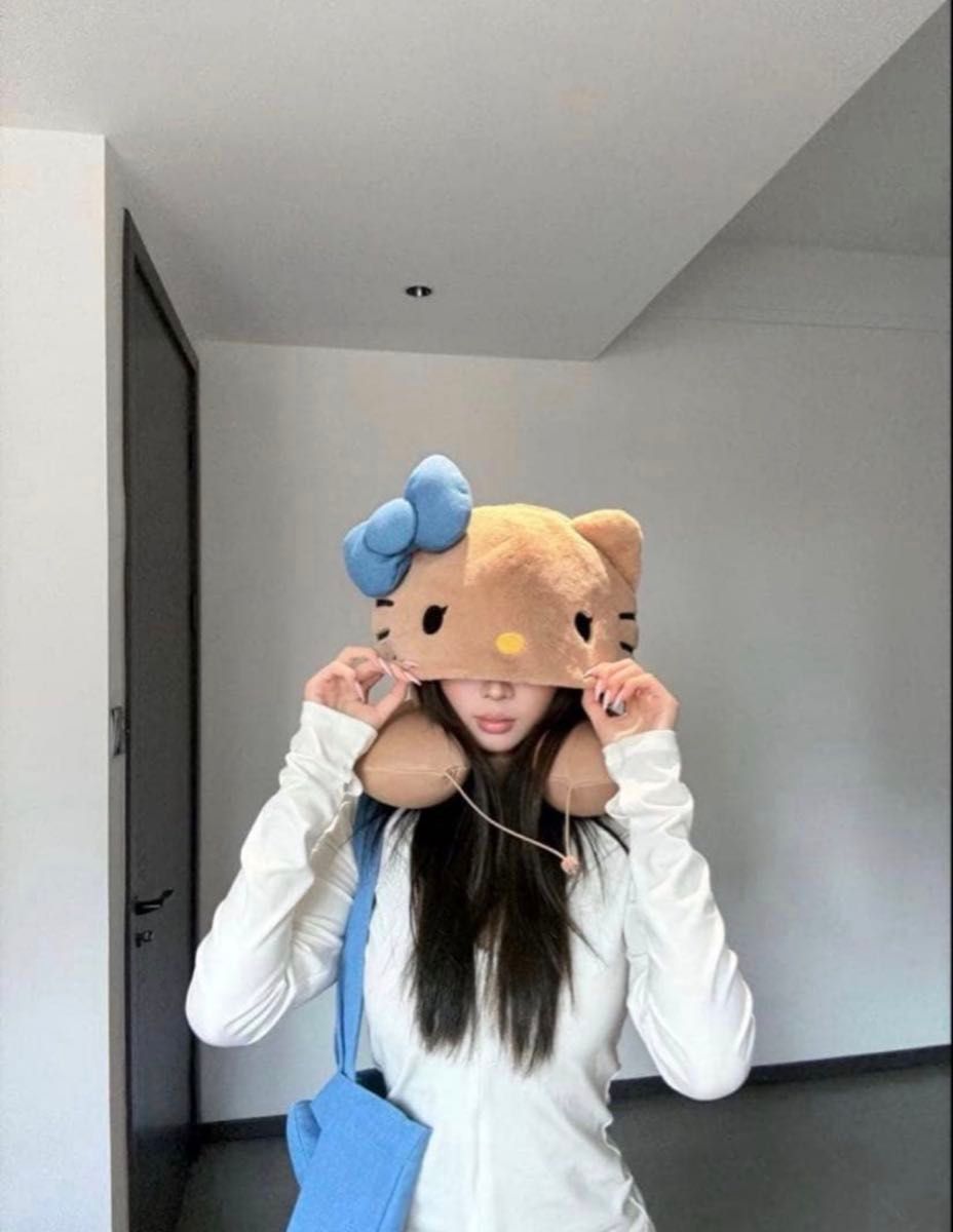 海外限定Hello Kitty x TBH ネックピロー｜Yahoo!フリマ（旧PayPayフリマ）