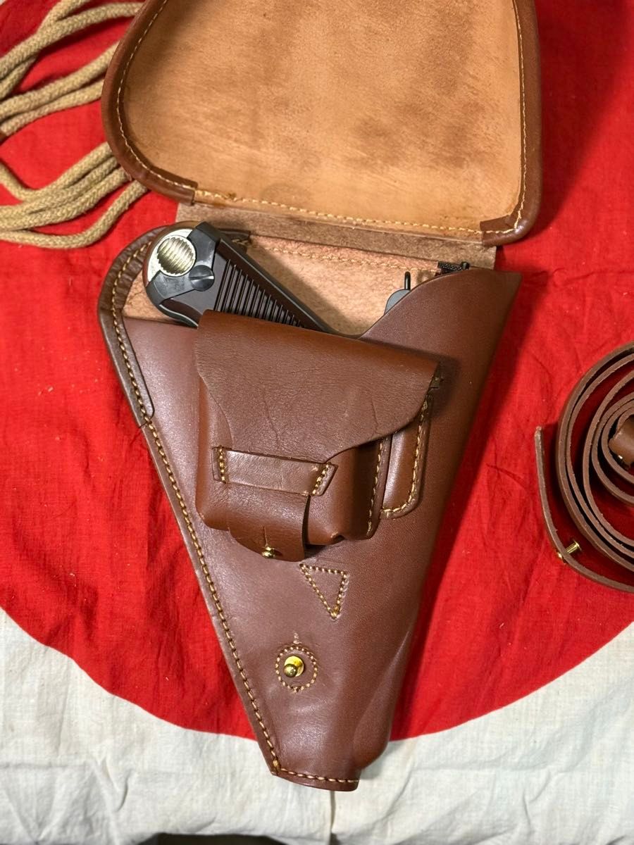 B）大日本帝国 南部14年式拳銃嚢＋拳銃紐（ホルスター＋ランヤード