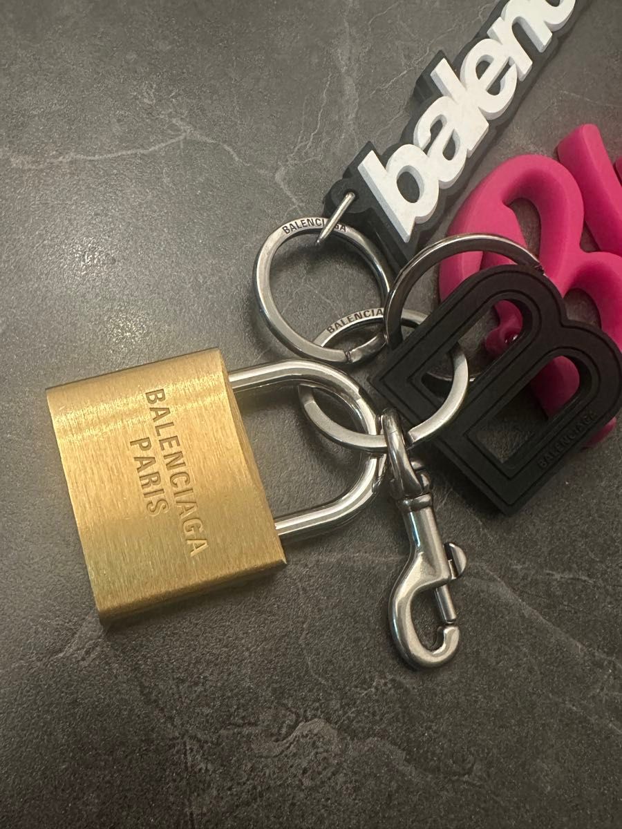BALENCIAGA バレンシアガ キーチャーム キーチェーン キーホルダー