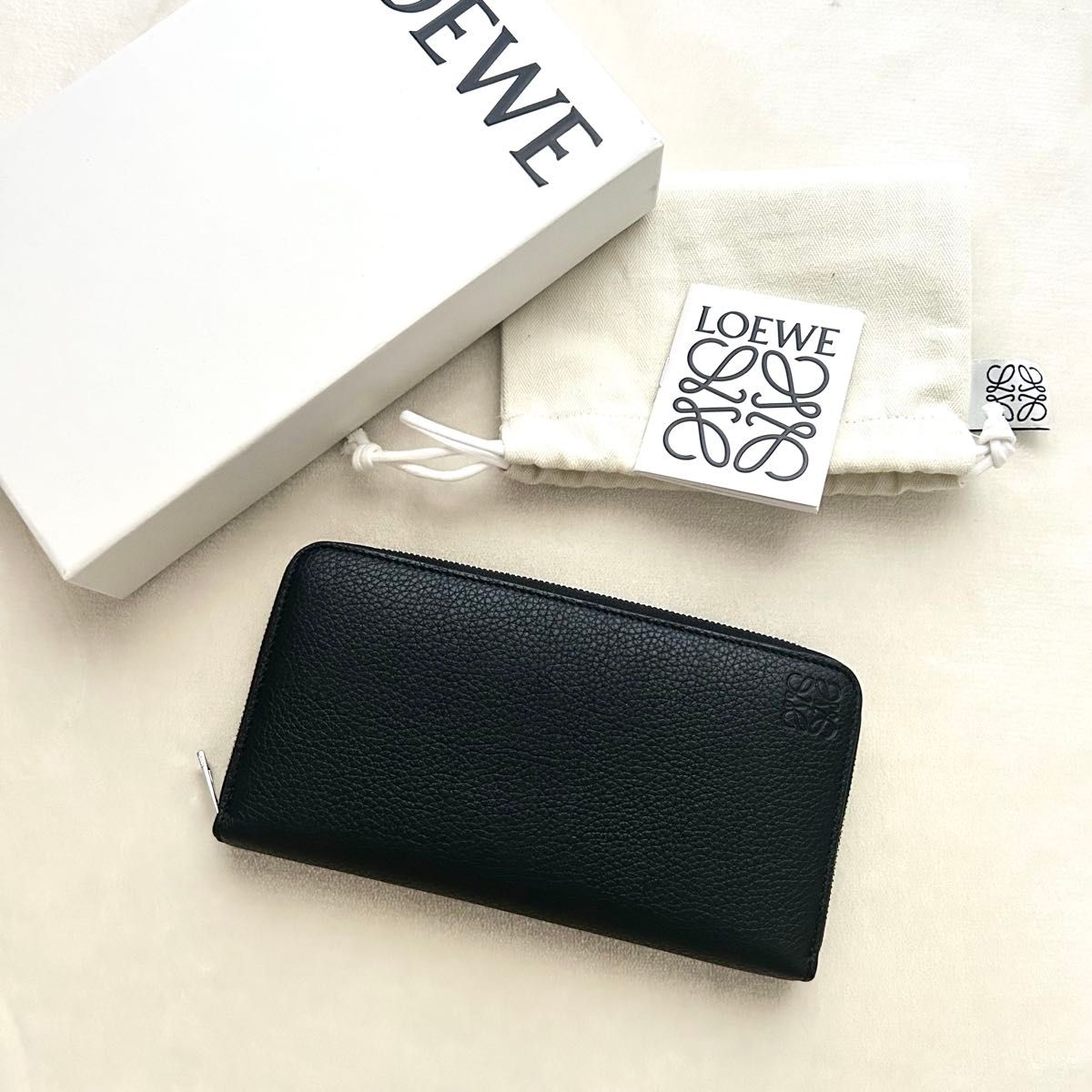 極美品 LOEWE ロエベ 長財布 ラウンドファスナー アナグラム レザー 黒