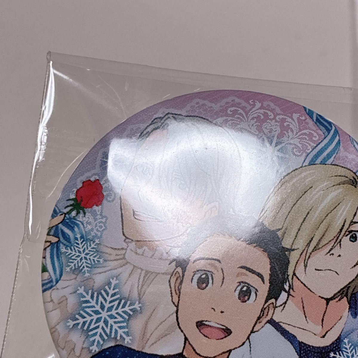 ユーリ on ICE ローソン ヴィクトル 2点セット キーホルダー 缶バッジ