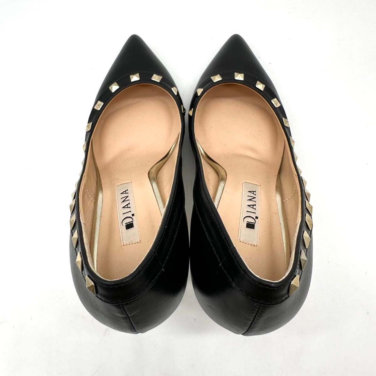 美品〉DIANA ダイアナ【22 5】ポインテッドトゥ スタッズ パンプス 黒