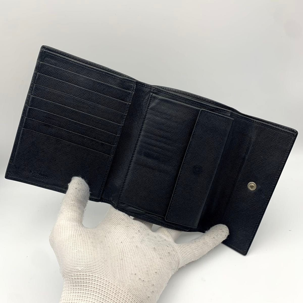 鑑定済み プラダ 財布 サフィアーノ 三角プレート コンパクト レザー