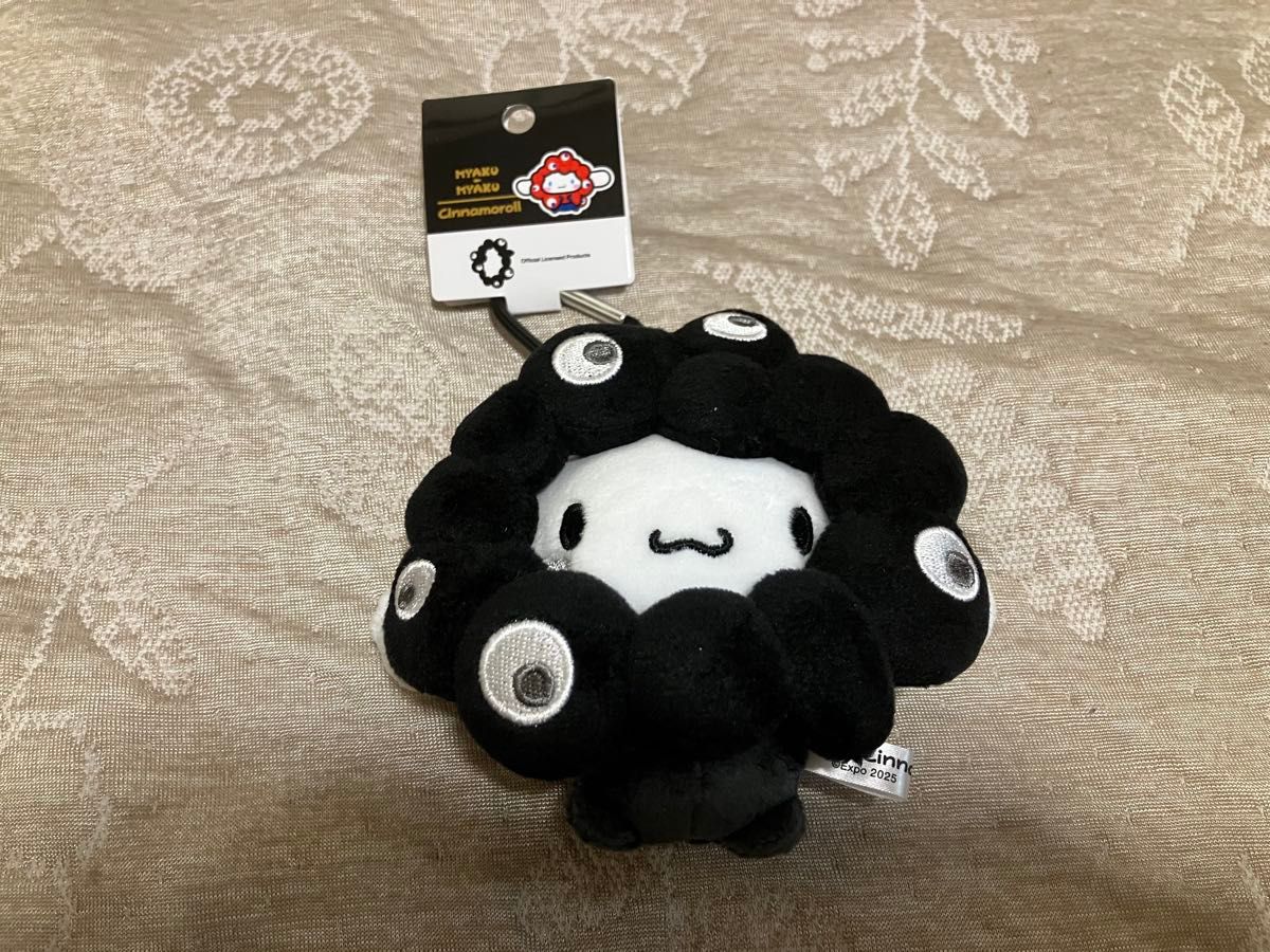 なりきりミャクミャク サンリオ 黒 シナモロール カラビナ 可愛い