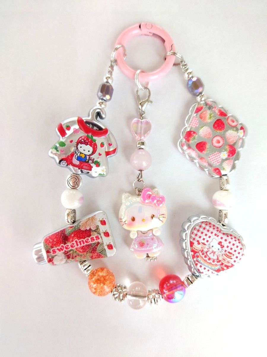 キティちゃん いちご ストラップ キーホルダー チャーム｜Yahoo!フリマ