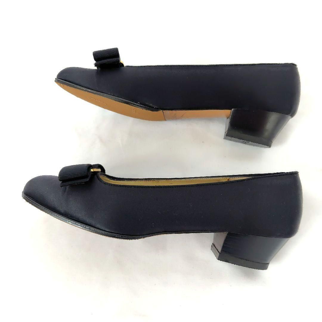 腕利き職人のリペア済良品【フェラガモ】 ヴァラ サテン パンプス 黒