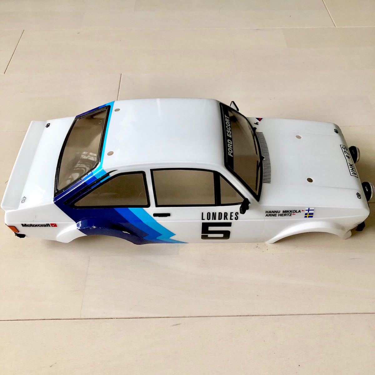 タミヤ フォード エスコート Mk II ラリー ボディ & ホイール接着済み