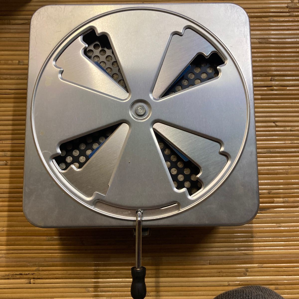 ミツウロコ豆炭コタツ用火床中具 (やぐらはありません）｜Yahoo!フリマ