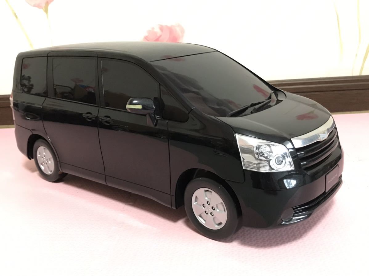 Yahoo!オークション - 送料無料 大きいミニカー トヨタ ノア 70系 1/10