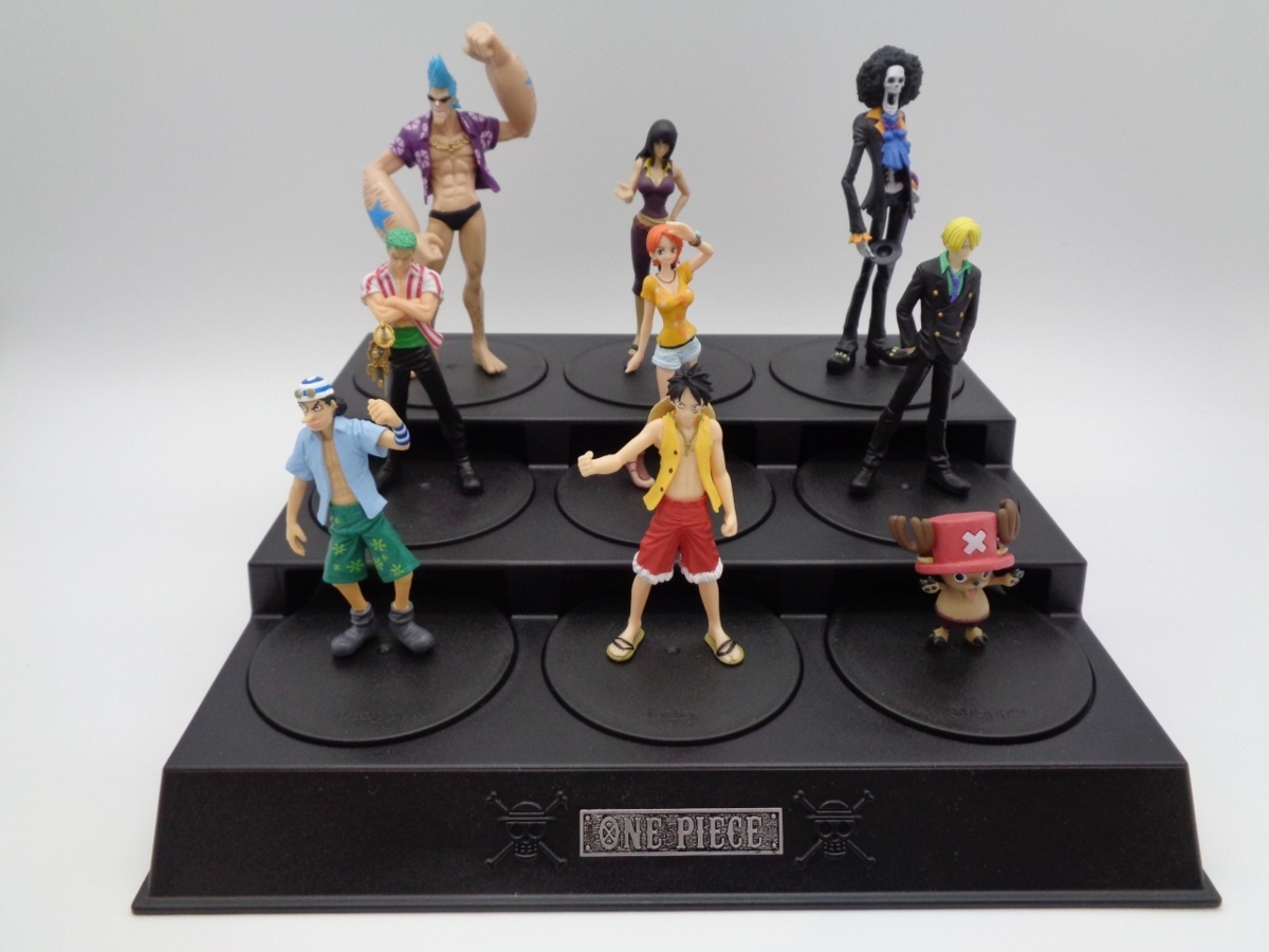 Yahoo!オークション - ワンピース リアルフィギュア 全9種セット 台座
