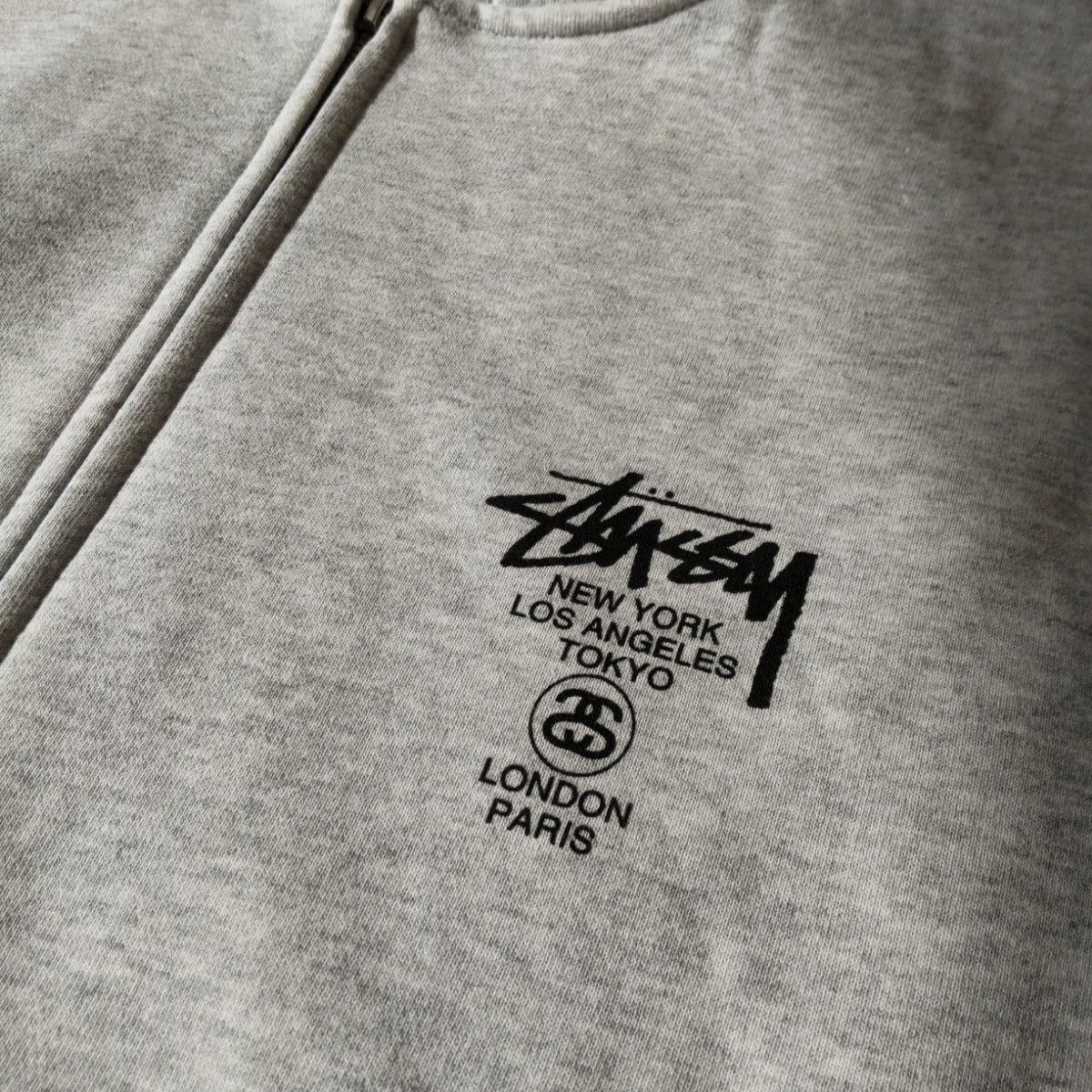 STUSSY 国内正規品 XL ワールドツアー グレー パーカー｜Yahoo!フリマ