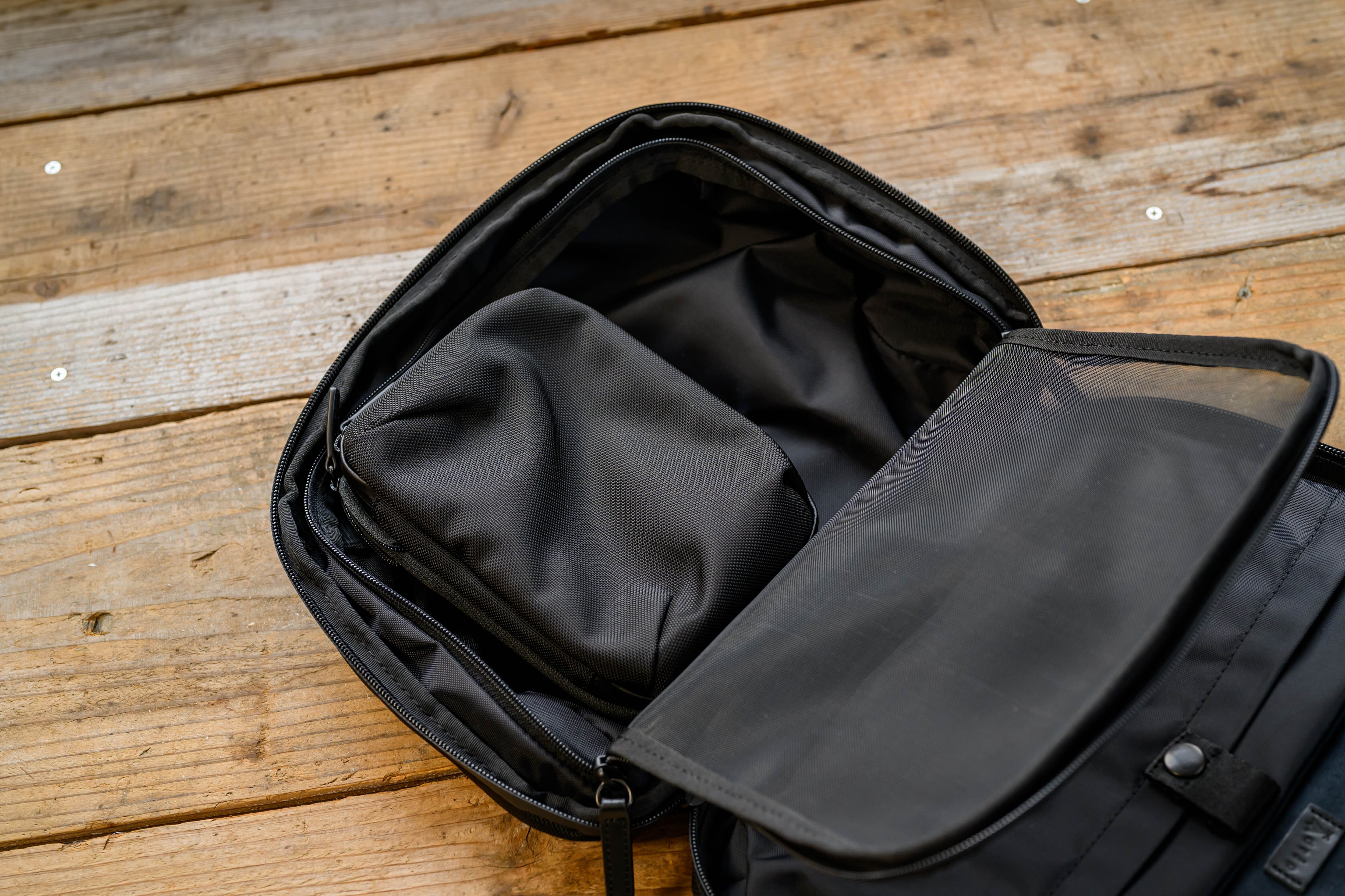 iPadユーザーのためのボディバッグ「HALFDAY PACK ver.2」 | drip公式