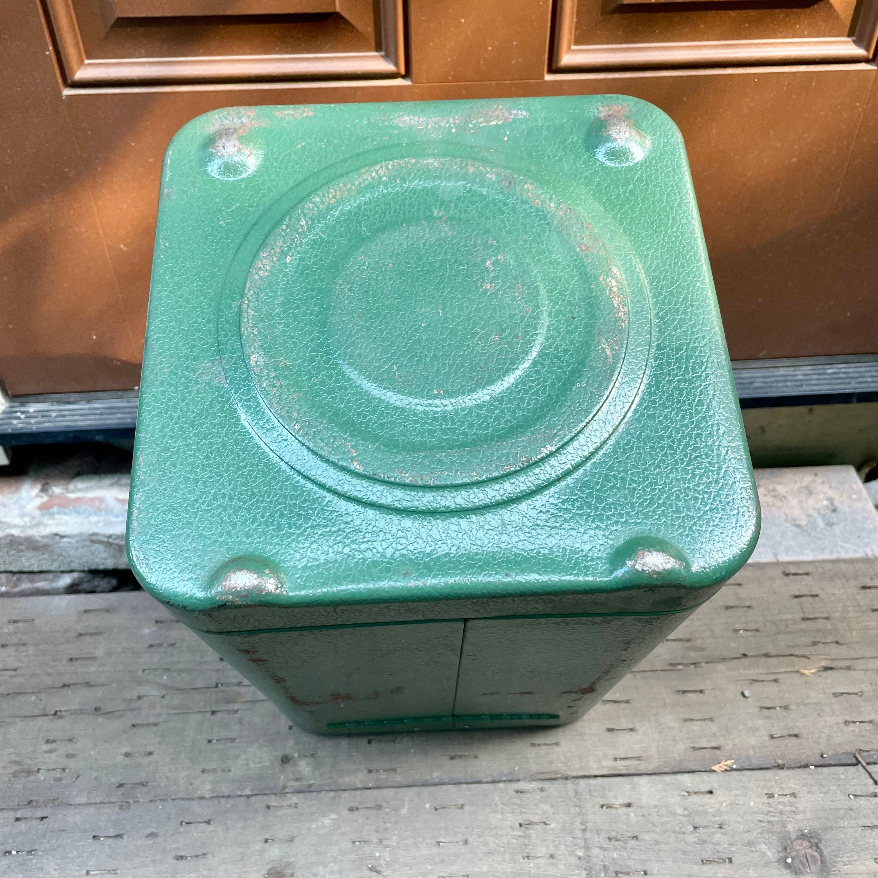 コールマン ガルウィングランタンケース | CANDY STORE ROCK