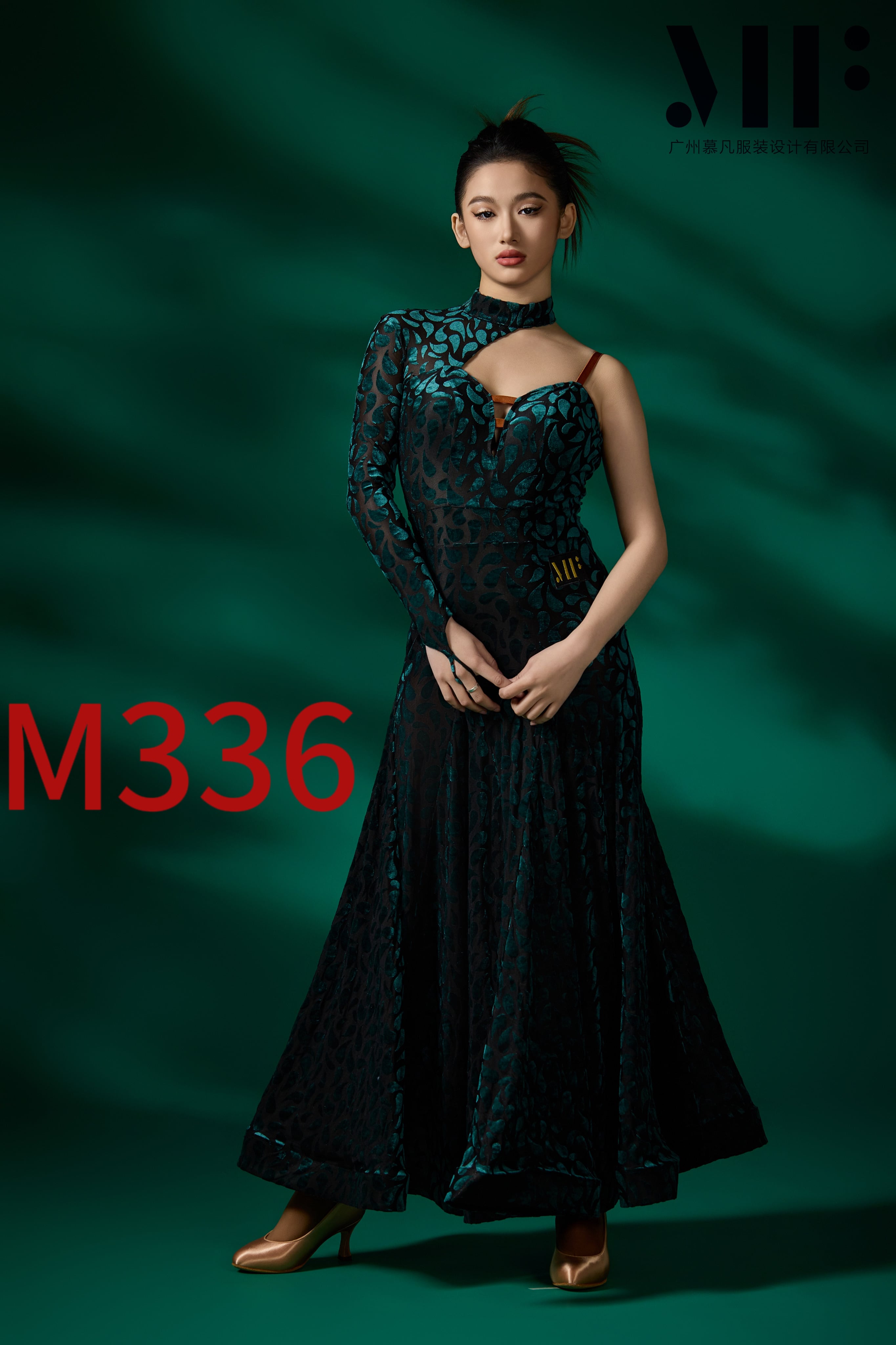 DRESSES | 社交ダンスウェアSTUNNINGDANCEWEAR