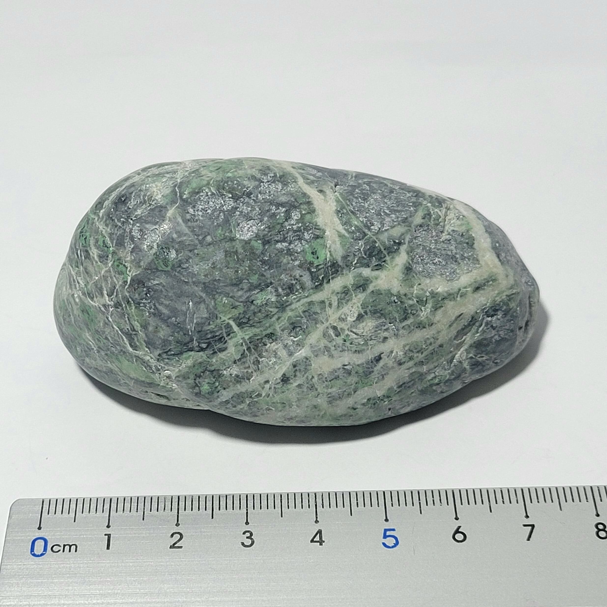 糸魚川翡翠:原石:海石 BGU0132 | 糸魚川翡翠工芸家 赤羽可行BASE