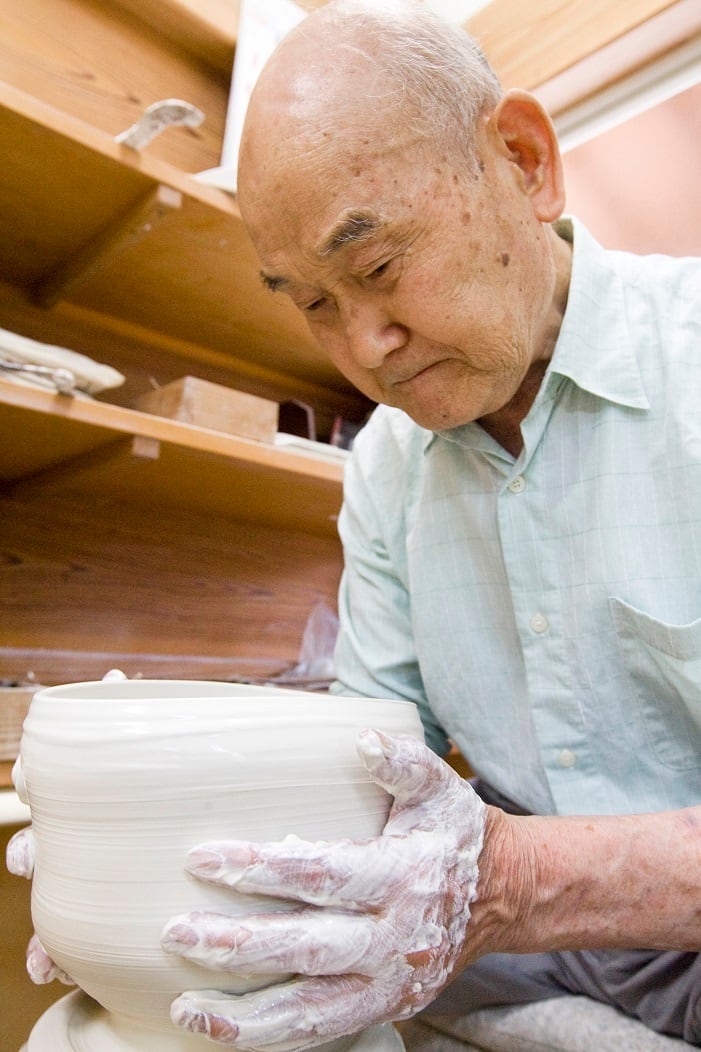 井上萬二作】白磁染麦彫文徳利 | 井上萬二窯 INOUE MANJI KILN