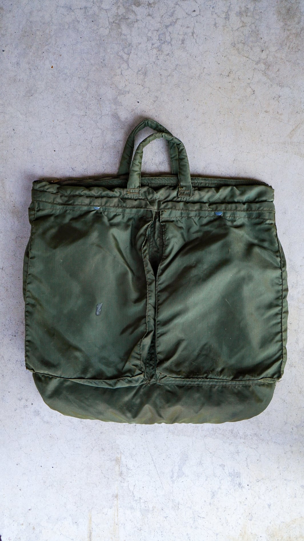 1973】米軍(アメリカ軍) ヘルメットバッグ ブラスジッパー 3rdモデル