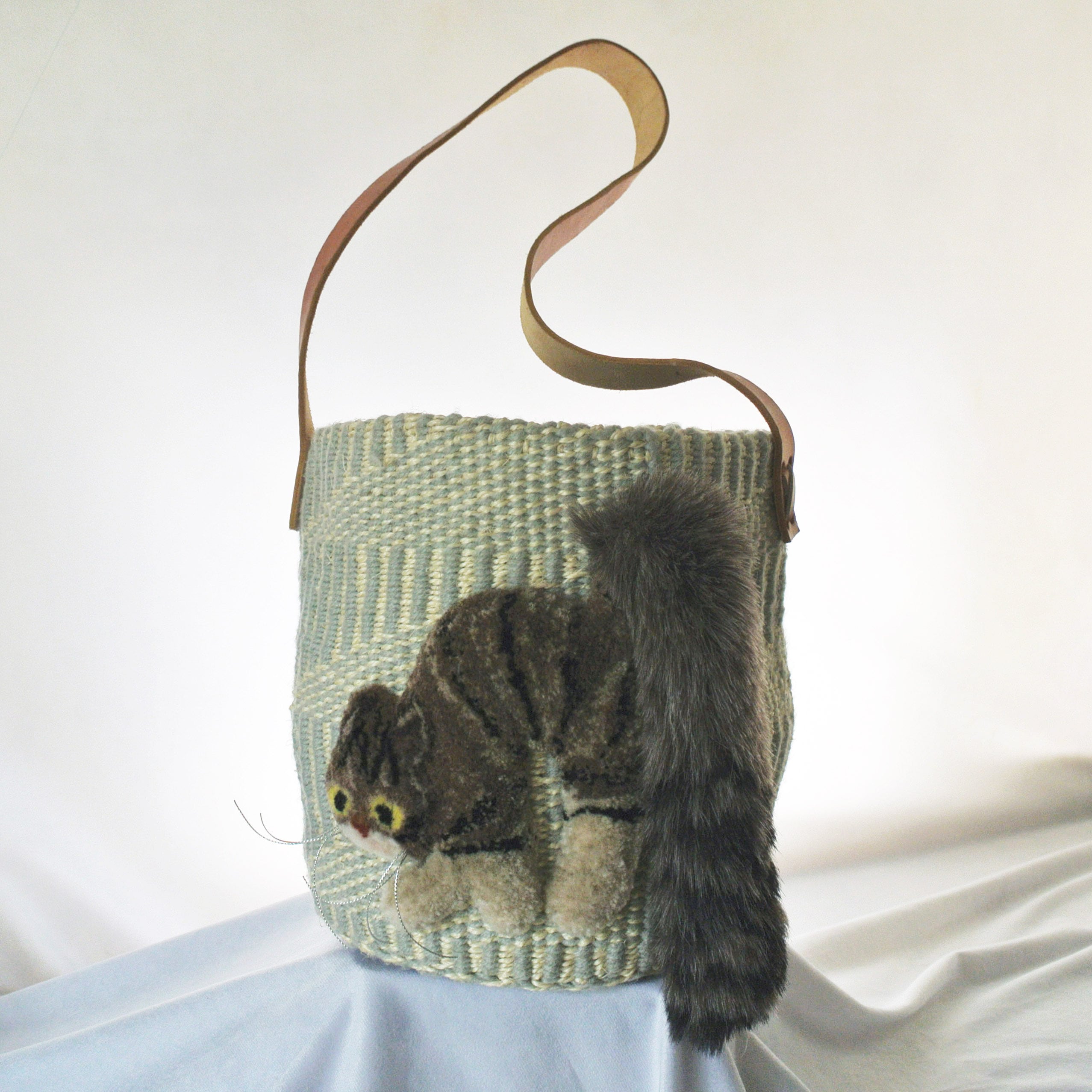 モコモコねこカゴバッグ サイザル×アクリル ショルダーVer. キジトラ