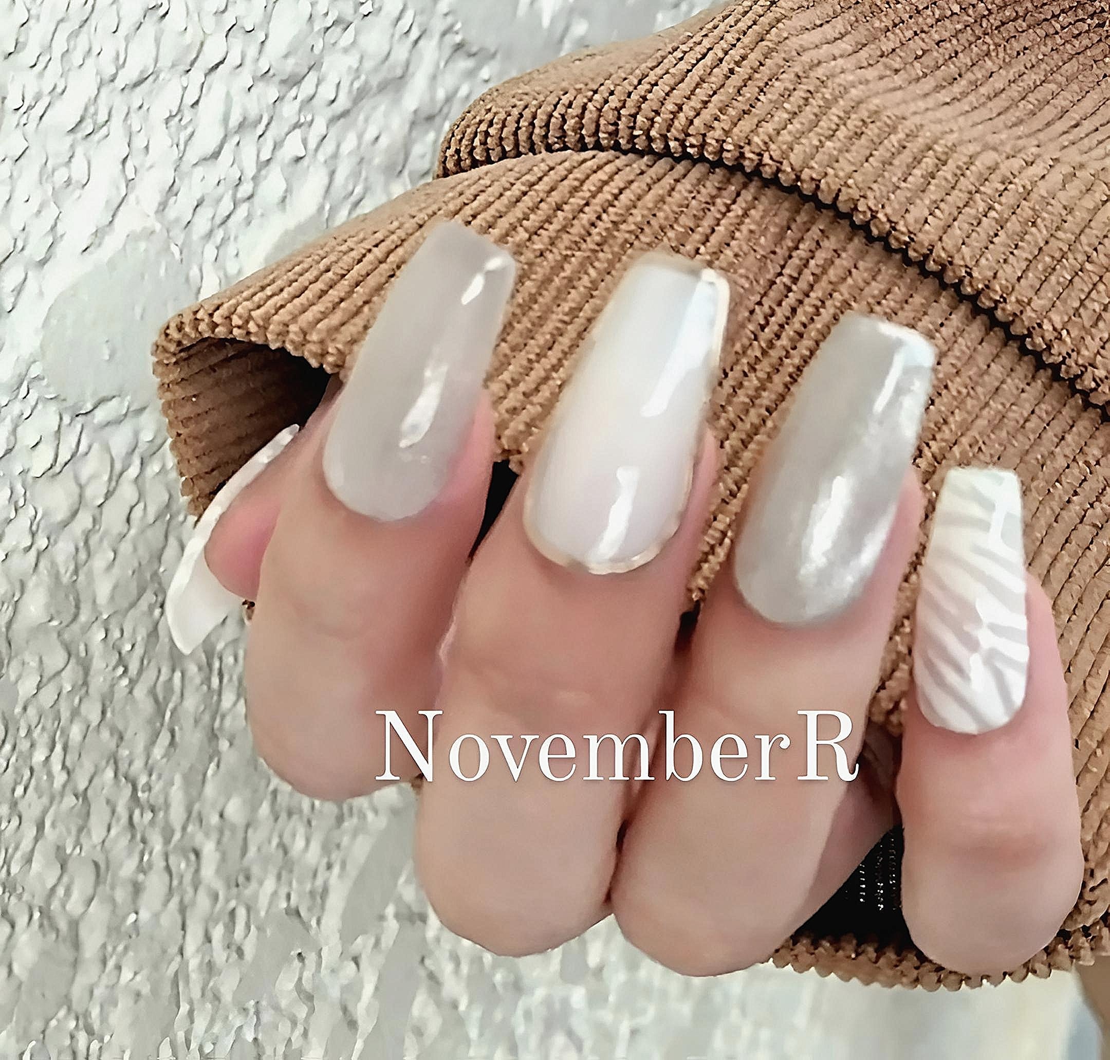 LA499☆シンプルホワイトゼブラネイルチップ | NovemberR 〰️ネイル