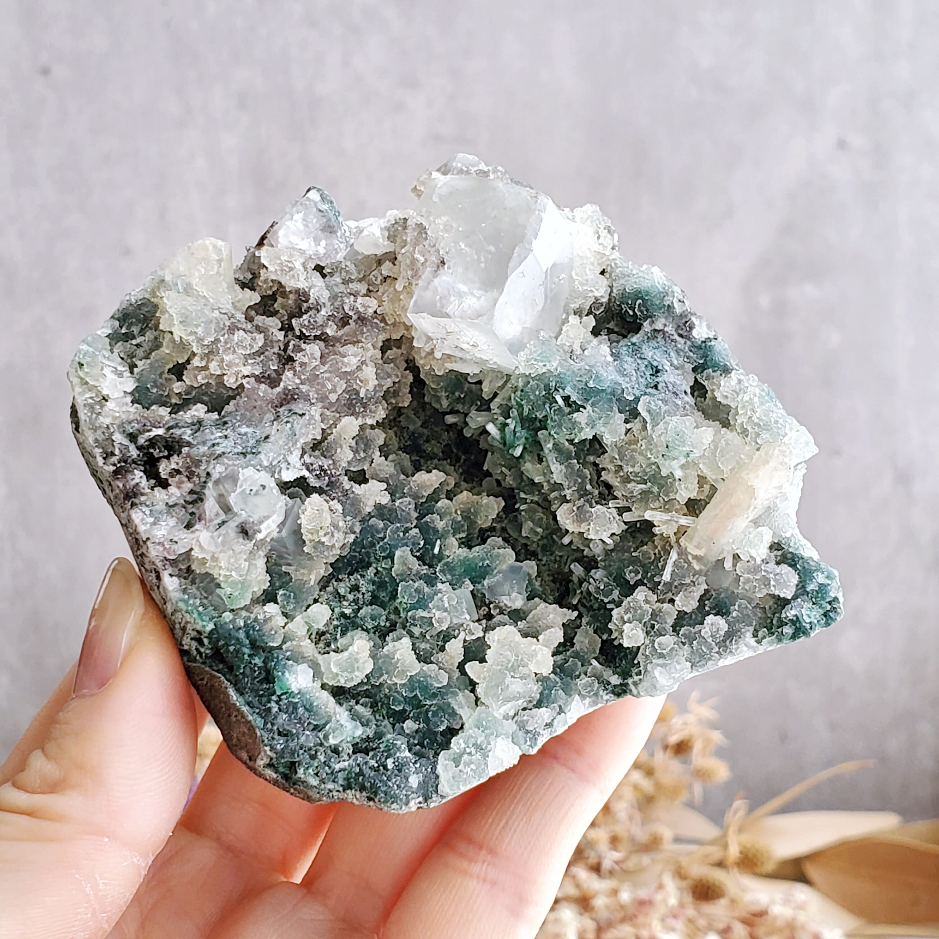 グリーンカルセドニー アポフィライト 原石 | ホシノカケラ STONE