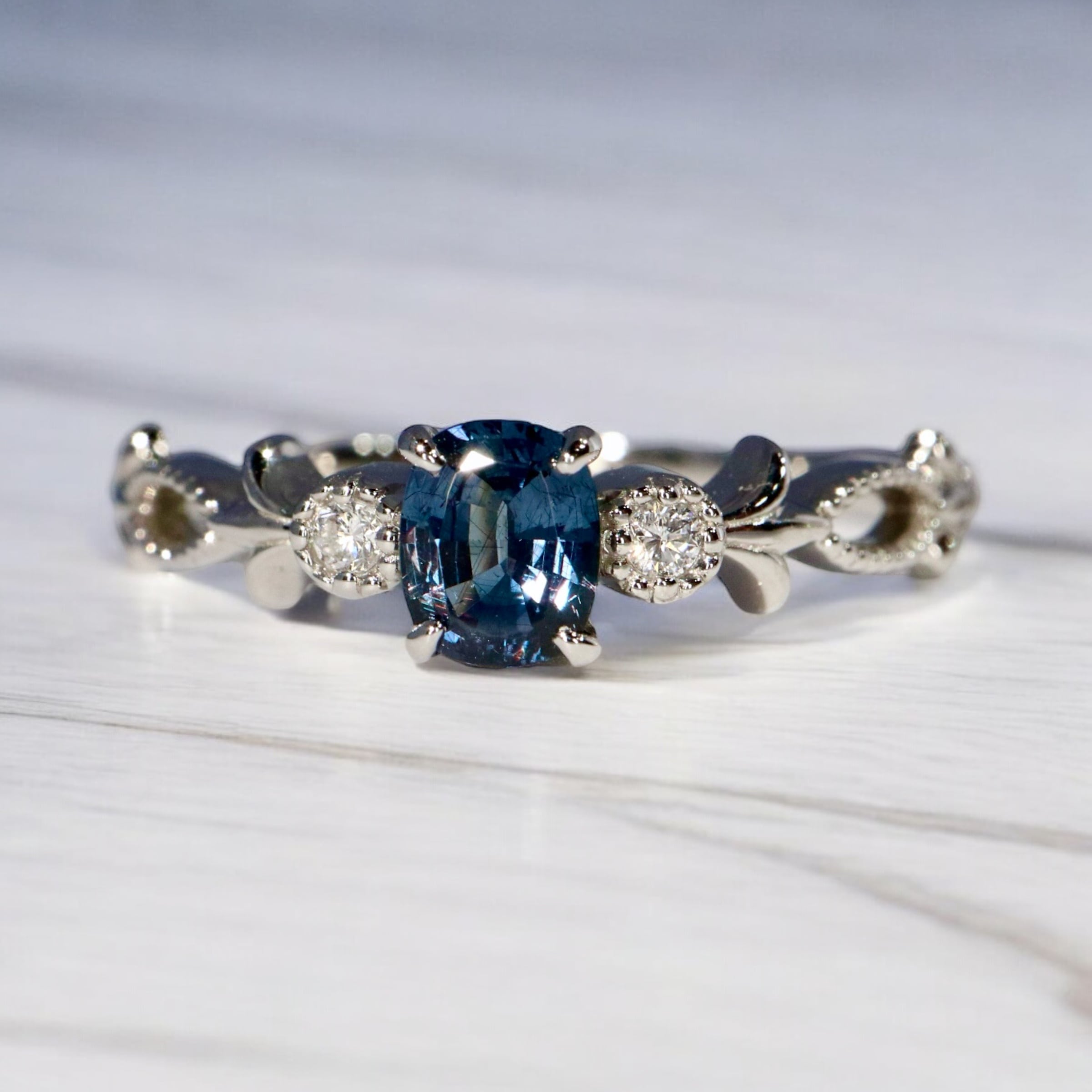 ベキリーブルーガーネットダイヤモンドリングpt950 0.317ct D0.03ct 高