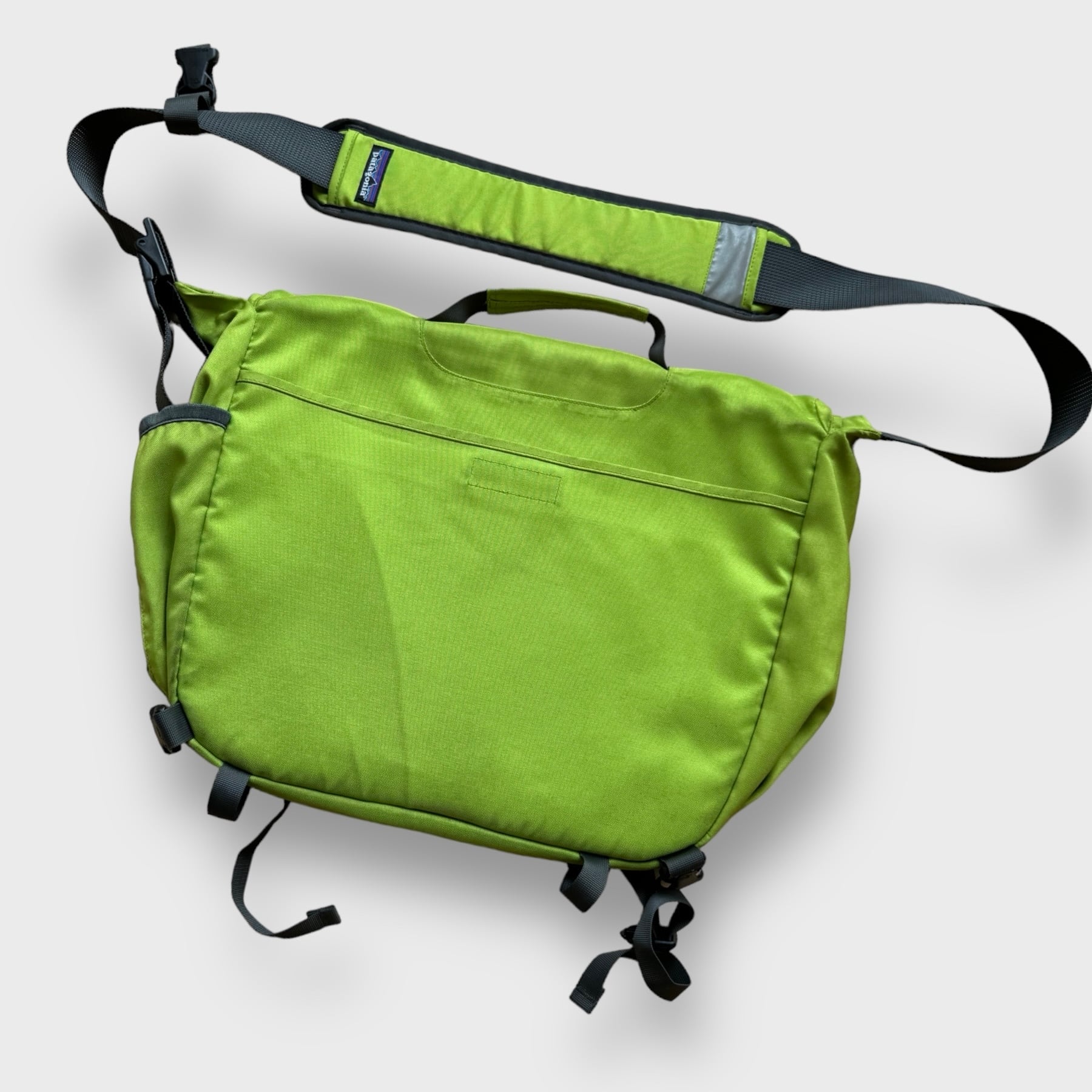 パタゴニアハーフマスメッセンジャーショルダーバッグ48271F7 緑