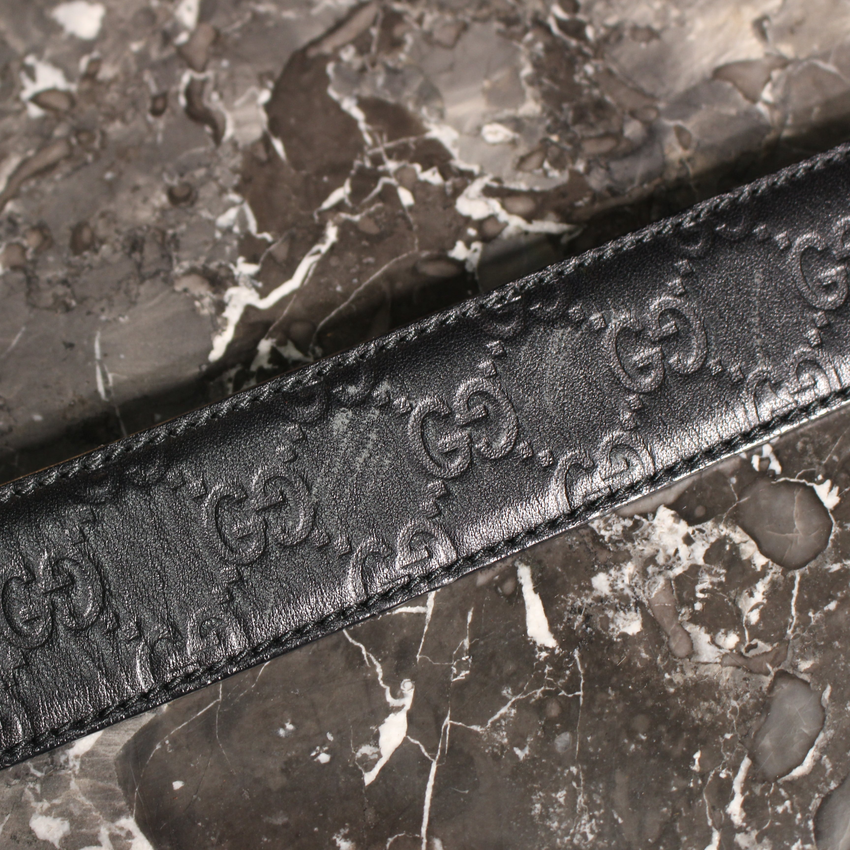 GUCCI GG PATTERNED EMBOSSED LOGO BUCKLE LEATHER BELT/グッチGG柄型