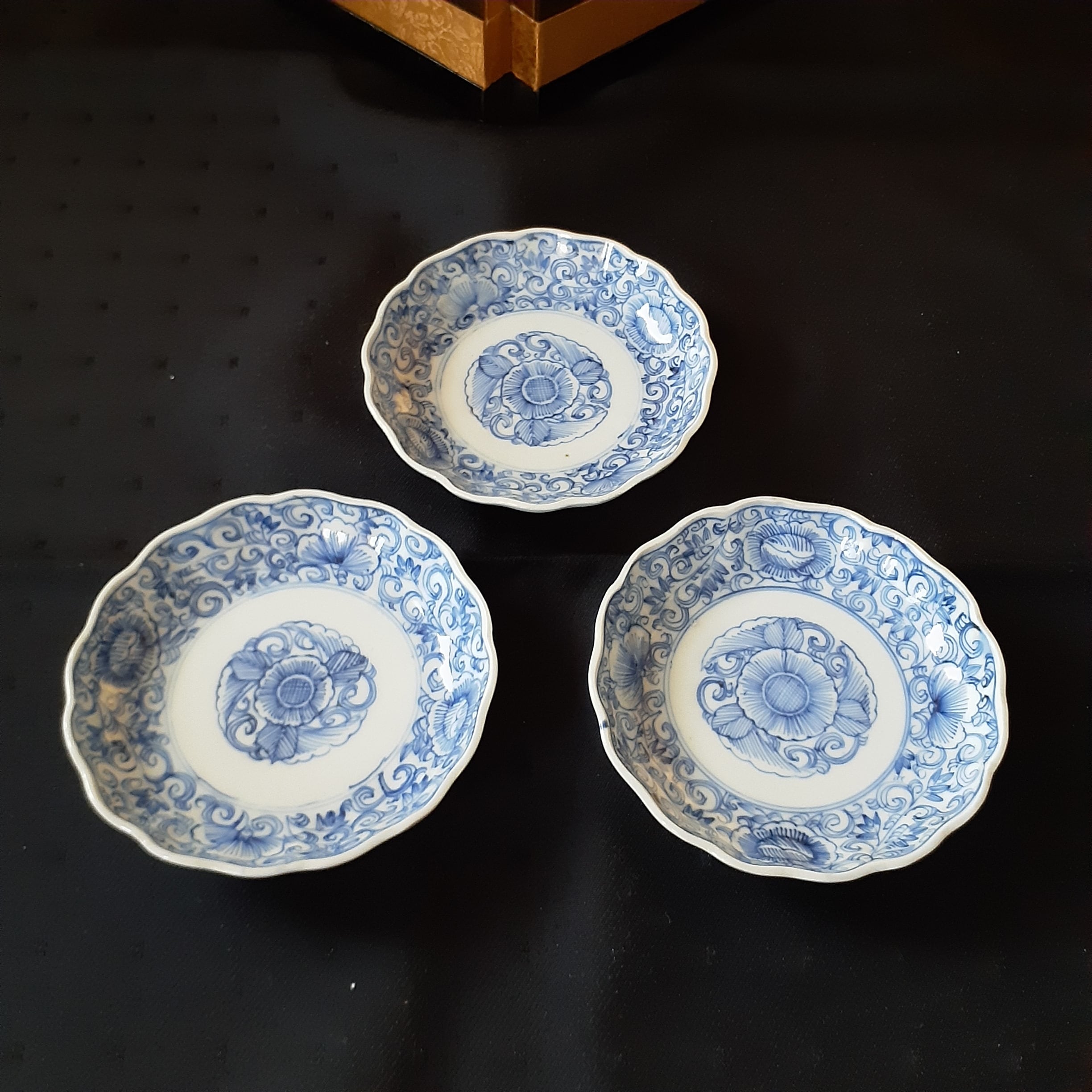 古伊万里 染付線描牡丹小皿 | 骨董セレクトショップ アンティーク牡丹