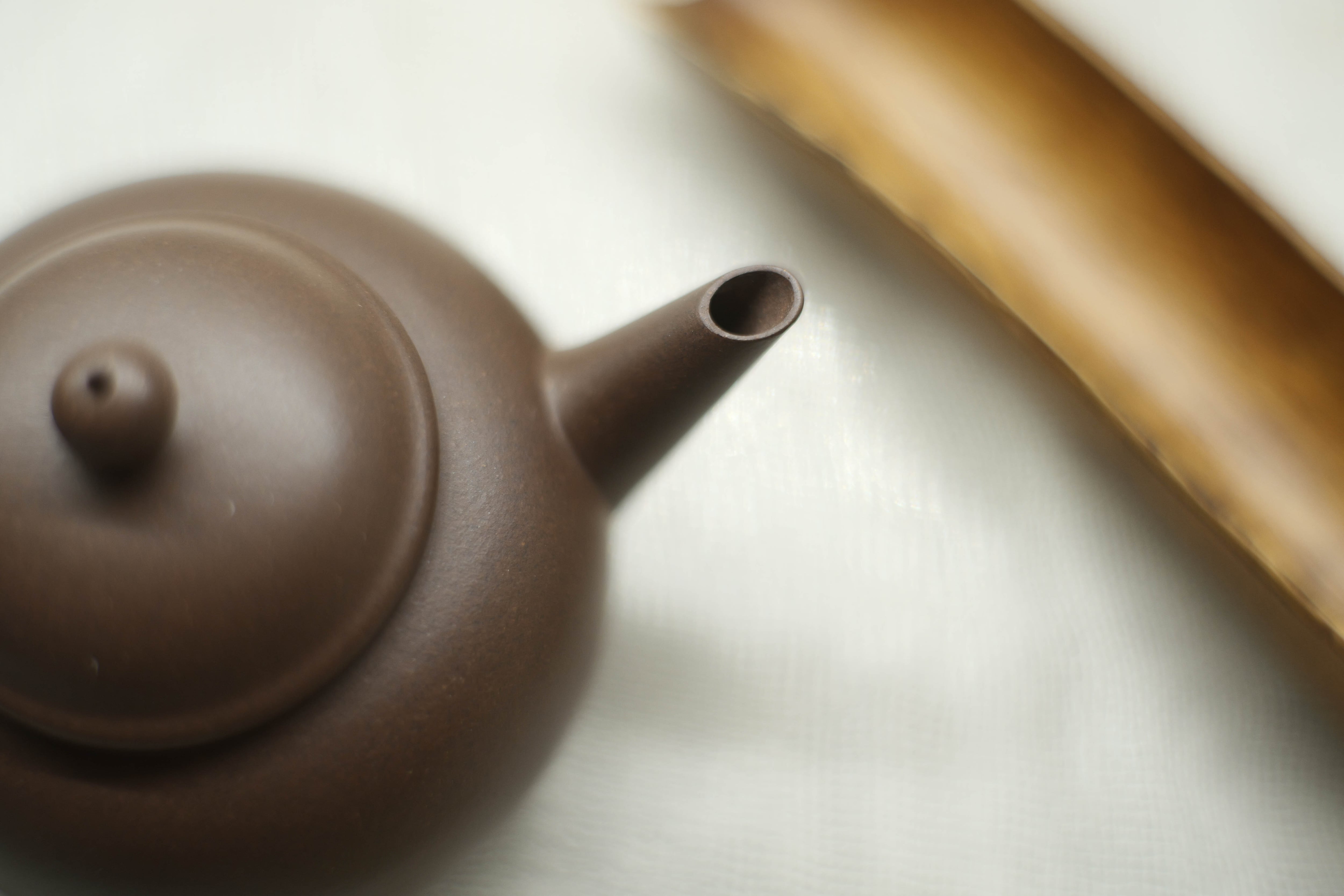 宜興紫砂壺 「薄胎水平壺」・黒星土（紫泥） | 北白川糕糰店