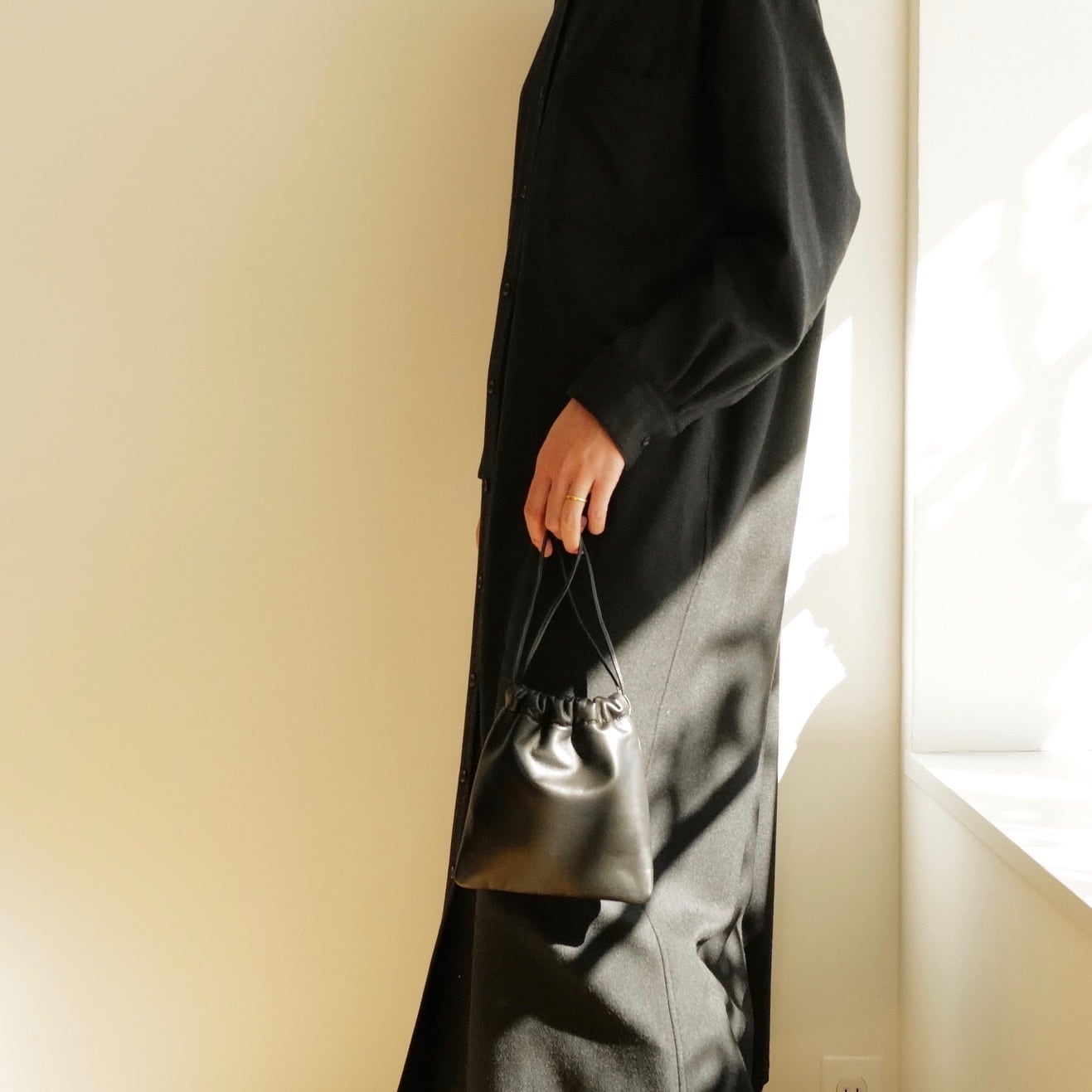 Aeta ｜DOUBLE FACED DRAWSTRING POUCH ：M | HJ GALLERY