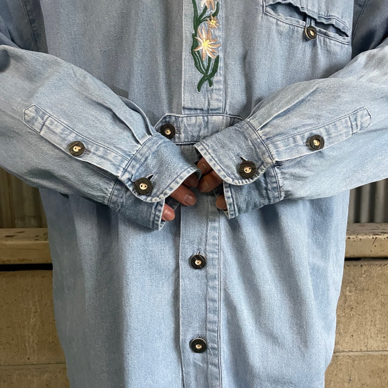 刺繍デザイン 長袖デニム チロリアンシャツ メンズXL相当 ユーロ