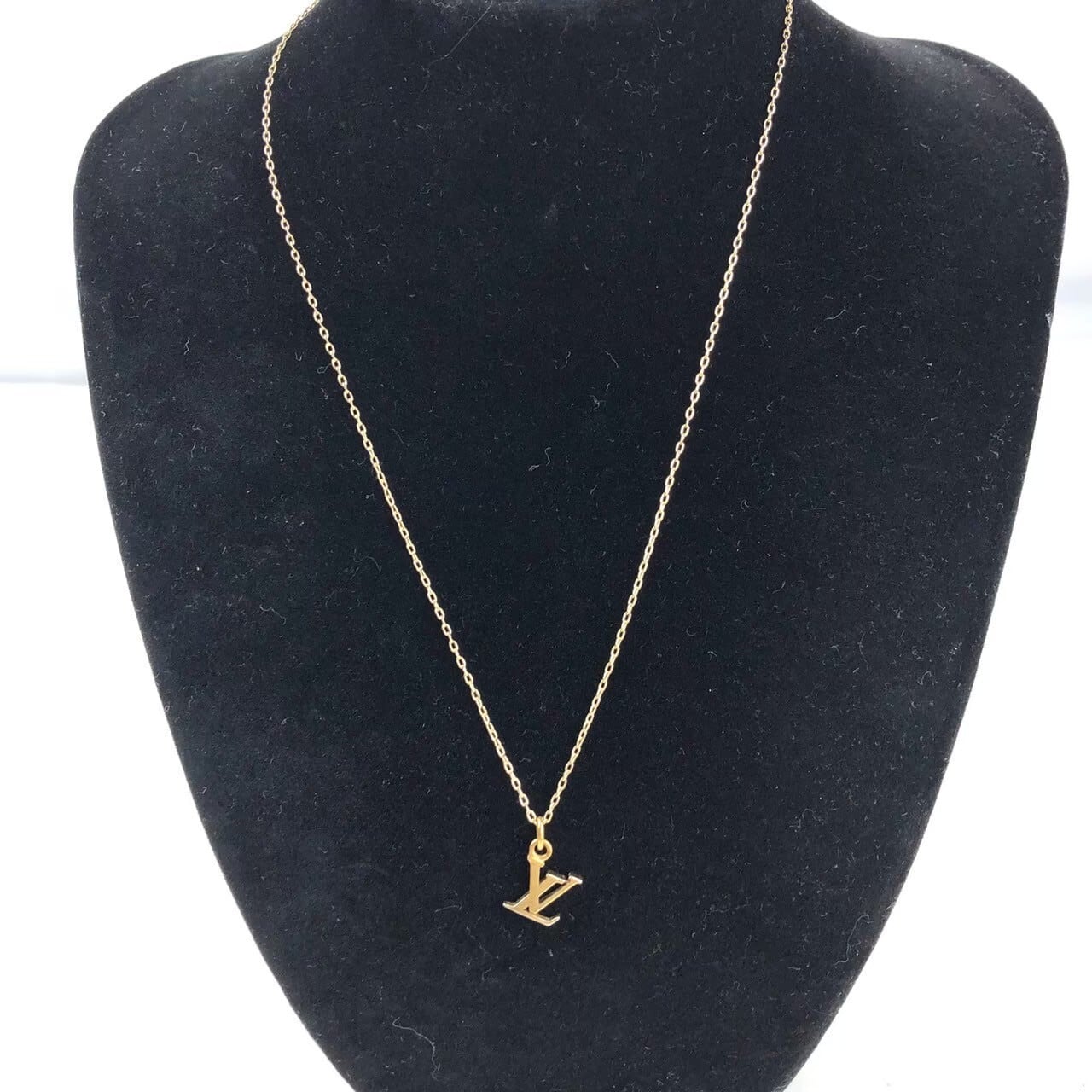 中古】ルイヴィトン LVロゴチャームトップ ネックレスチェーン付き