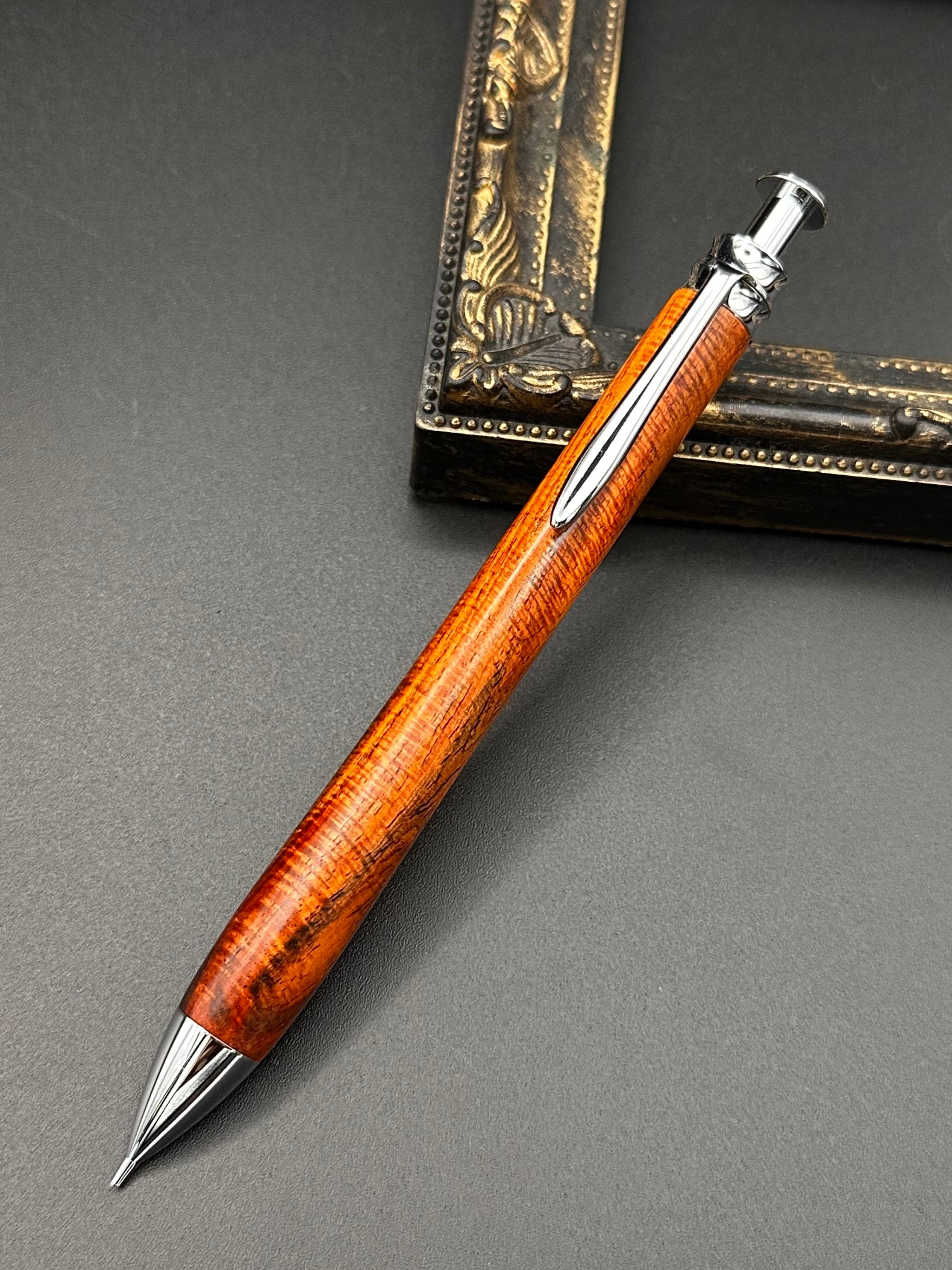 サイアミースローズウッド(極上マイクロカーリー)/木軸シャープペン 低