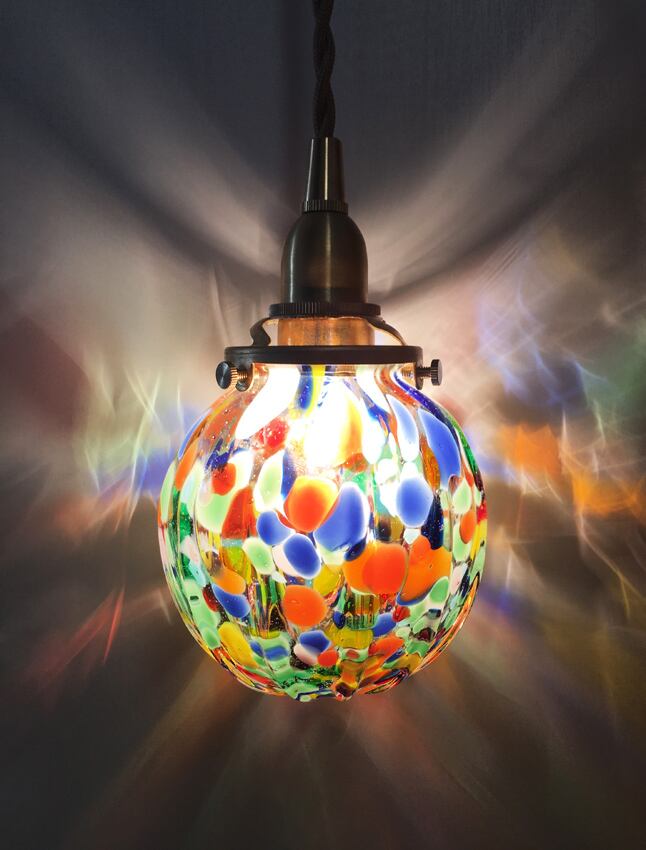 麻炭ガラス・ランプシェード／虹色 球体 E17ソケット (ヒマラヤ産原種