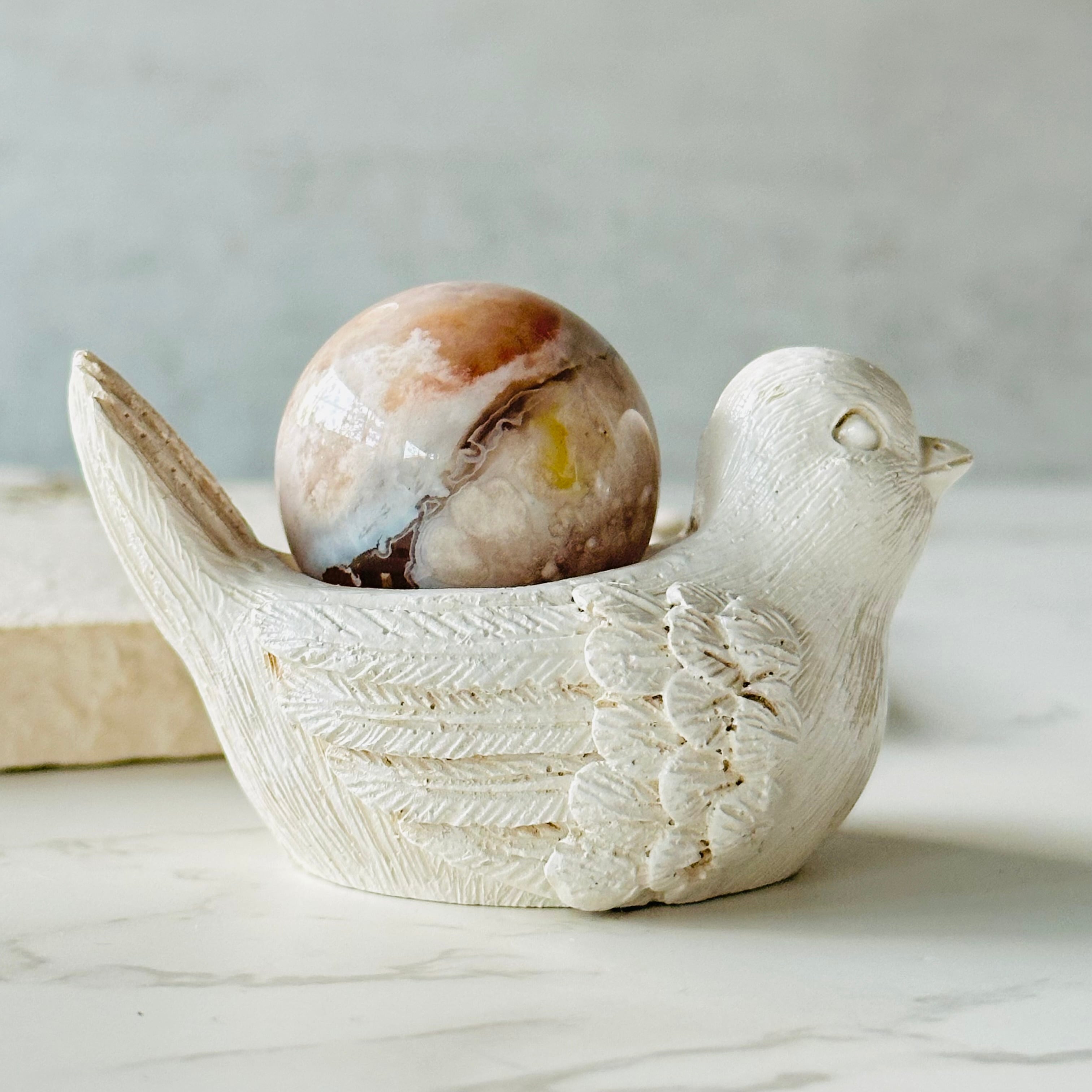 天然石スフィア台｜可愛い鳥モチーフインテリア台座（ホワイト