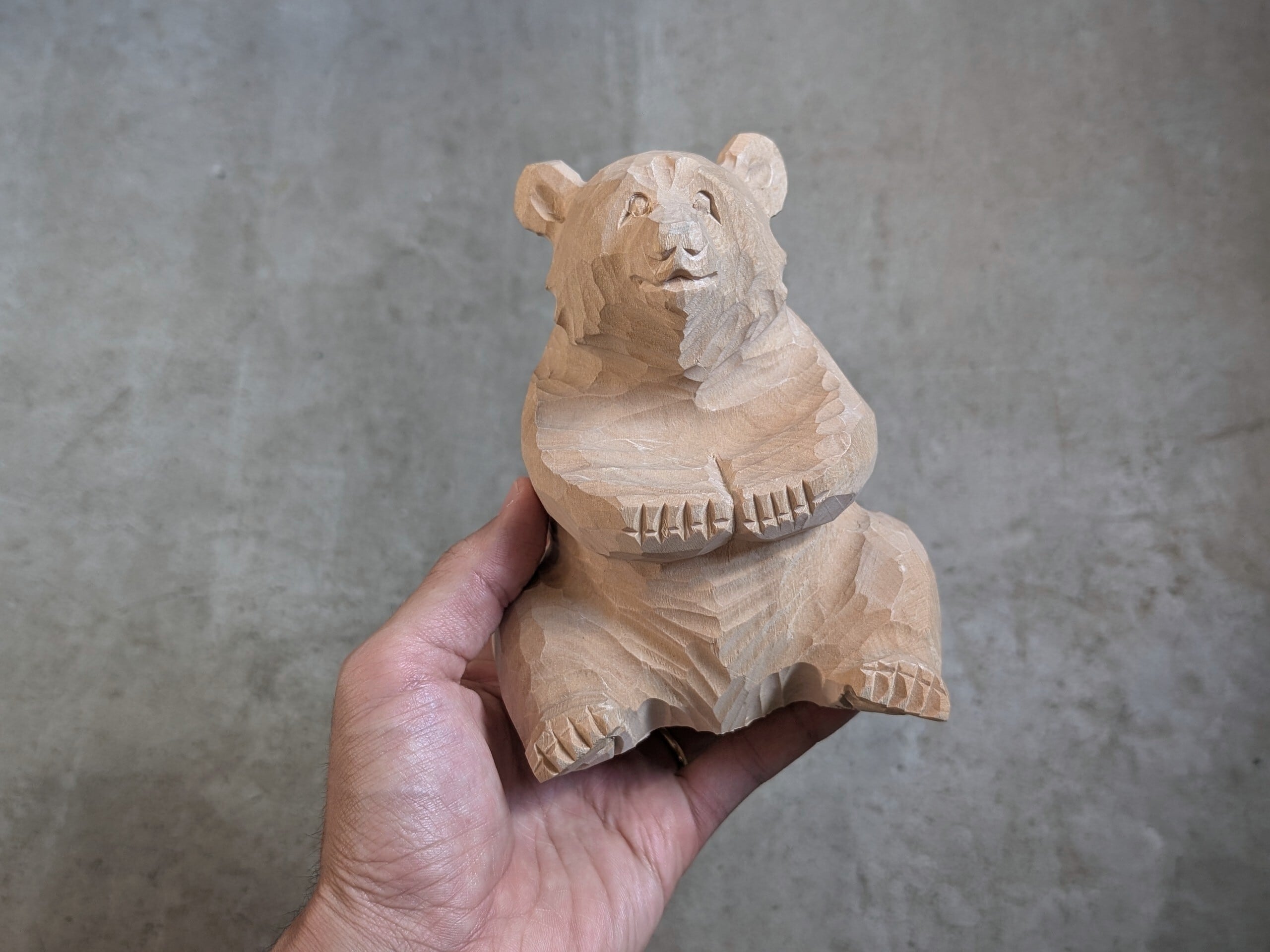 上西捷敏 モノを持つ熊 #1 | 木彫りの熊 | inoya | Basic Life Store