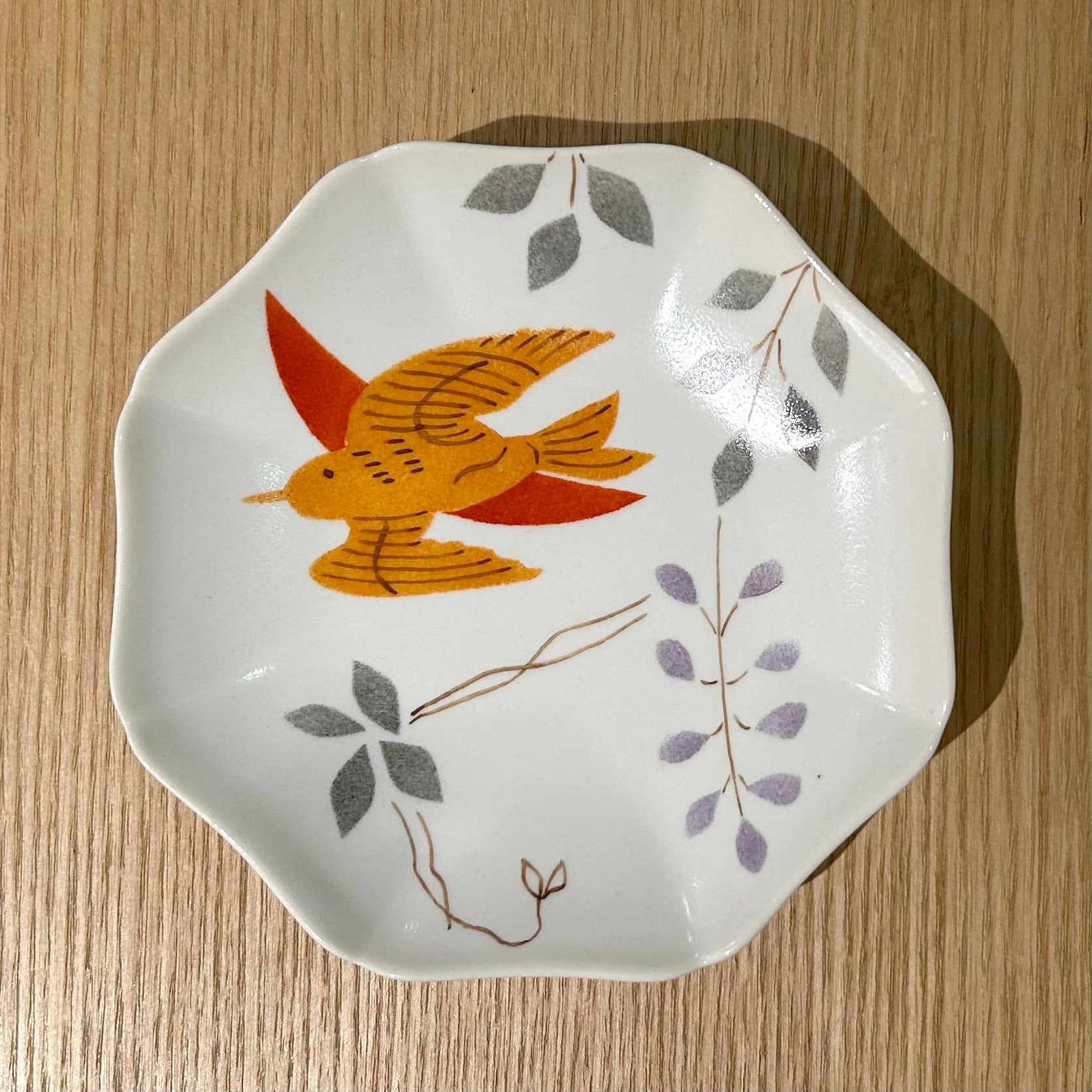 花札柄のお皿 4寸 藤に杜鵑（ほととぎす） | 御細工所 produced by 目