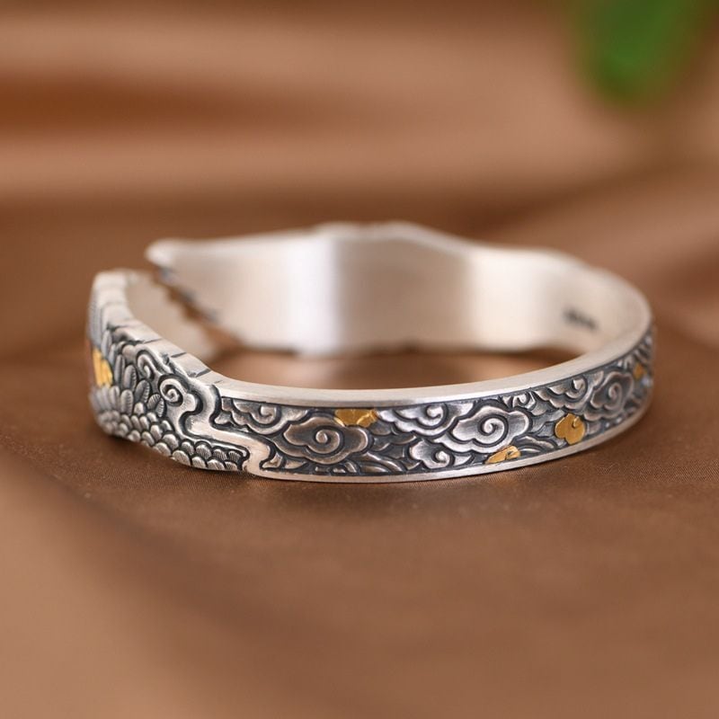 羽モチーフのバングル - 細かな彫刻を施した豪華な純銀アクセサリー